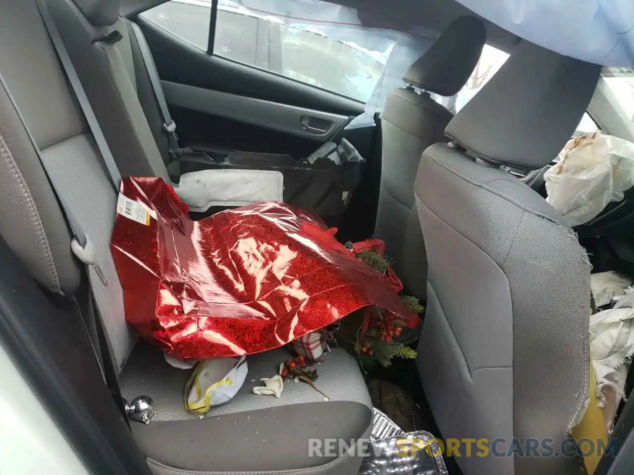 6 Photograph of a damaged car 5YFBURHEXKP946004 TOYOTA COROLLA 2019