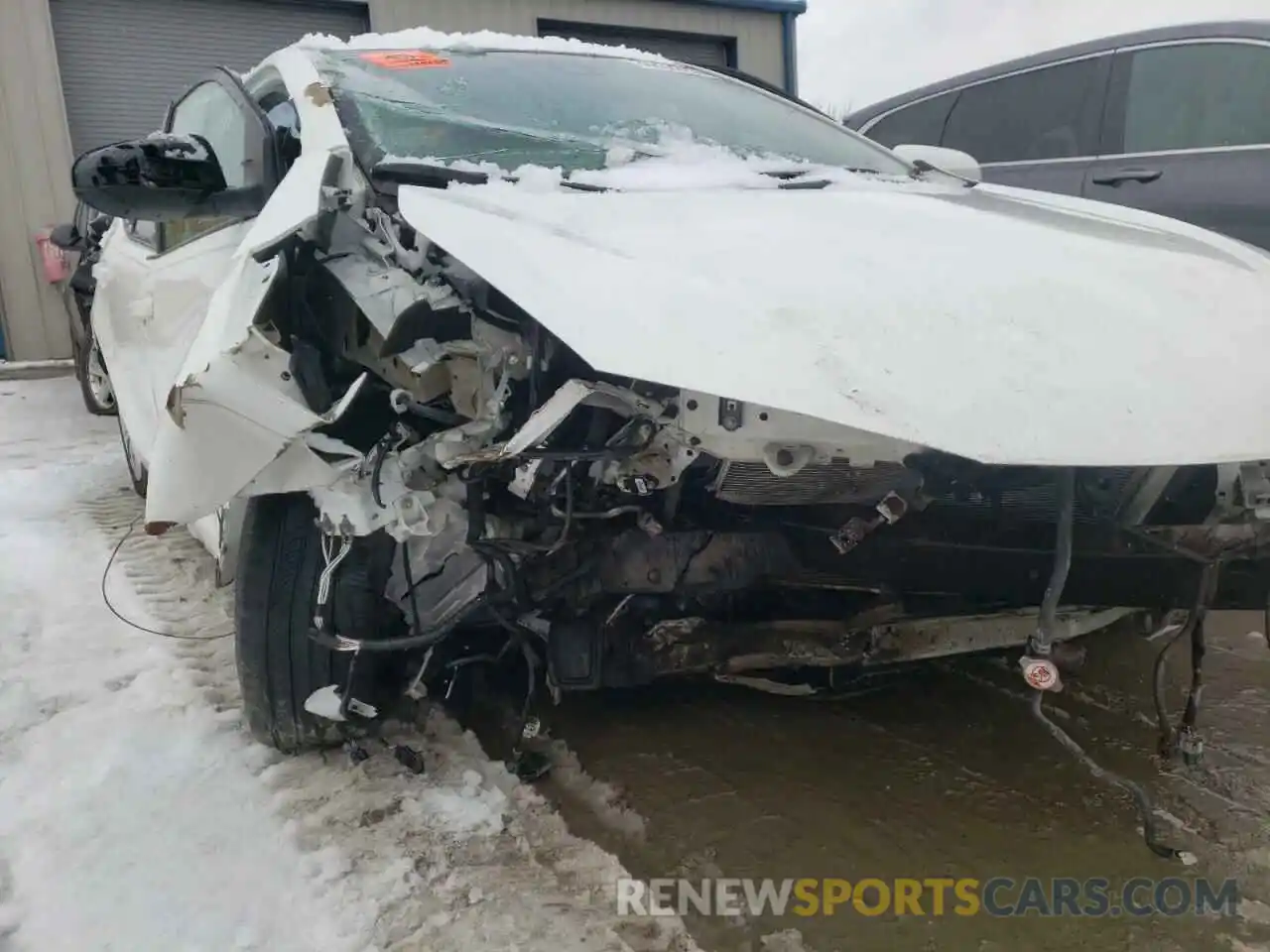 9 Photograph of a damaged car 5YFBURHEXKP946004 TOYOTA COROLLA 2019