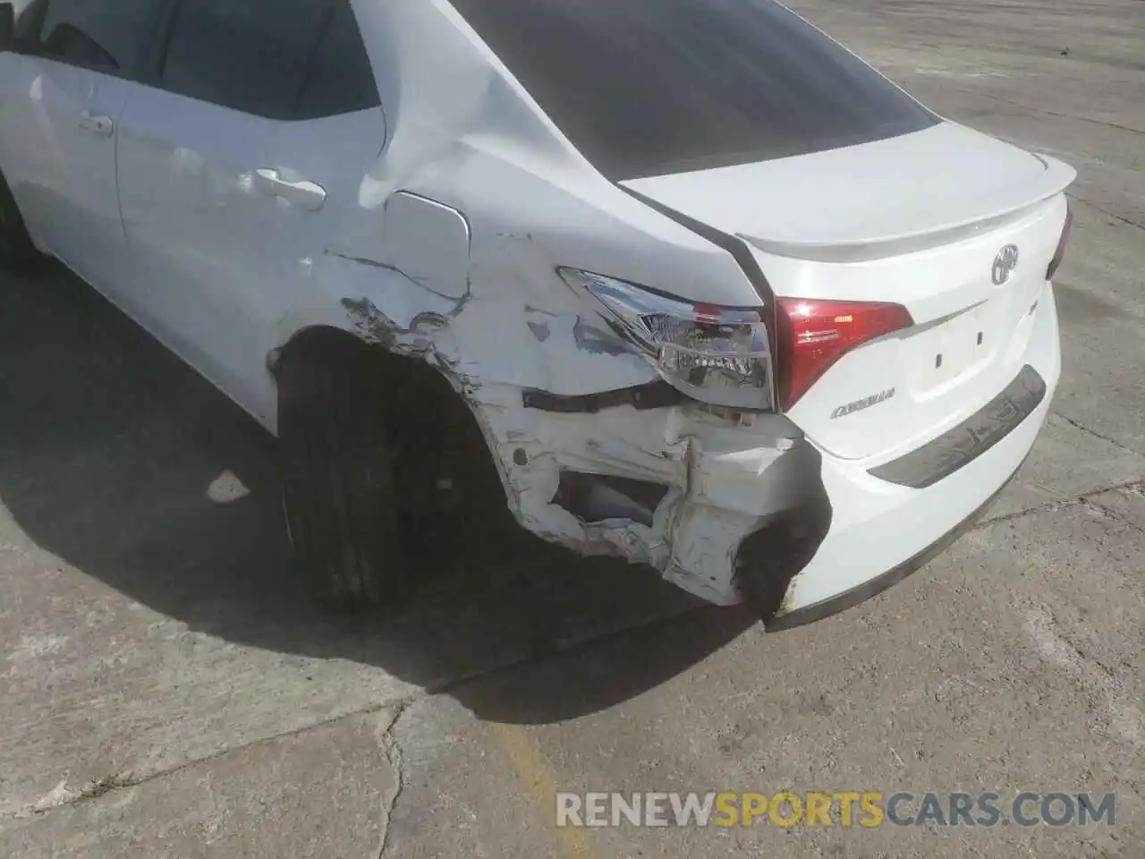 9 Photograph of a damaged car 5YFBURHEXKP946617 TOYOTA COROLLA 2019