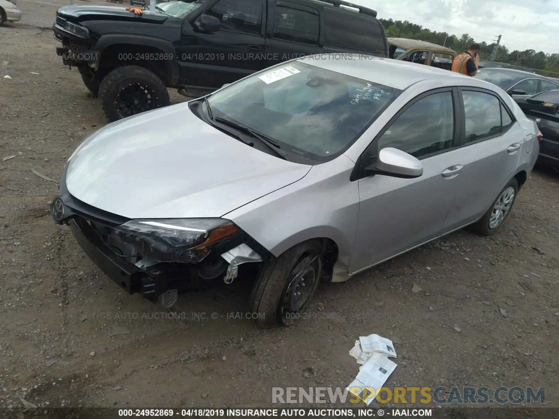 2 Photograph of a damaged car 5YFBURHEXKP946813 TOYOTA COROLLA 2019