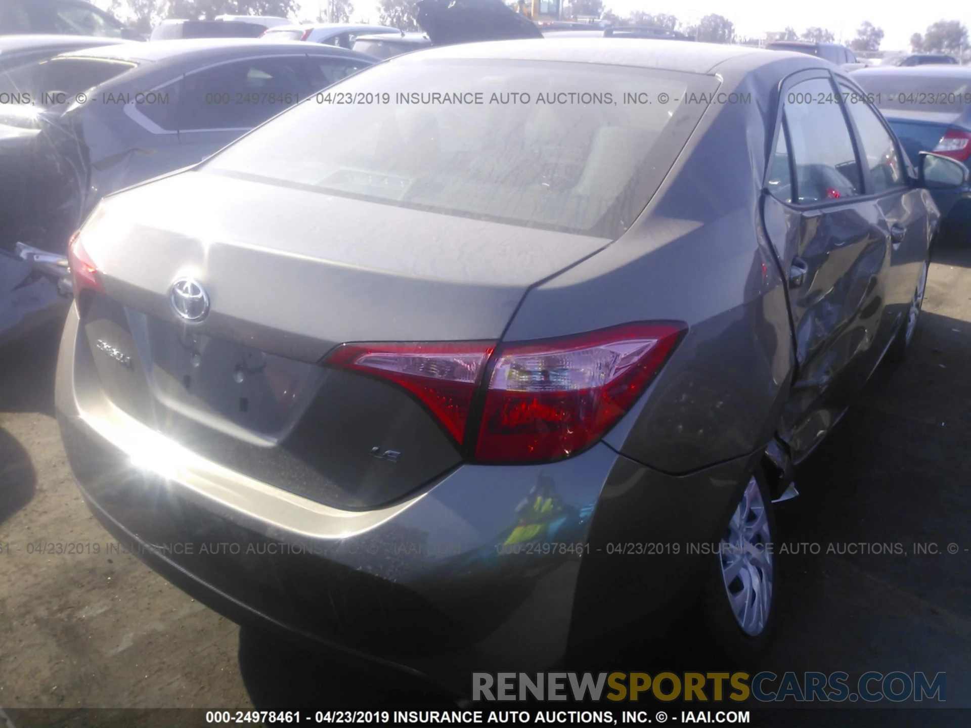 4 Photograph of a damaged car 5YFBURHEXKP948318 TOYOTA COROLLA 2019