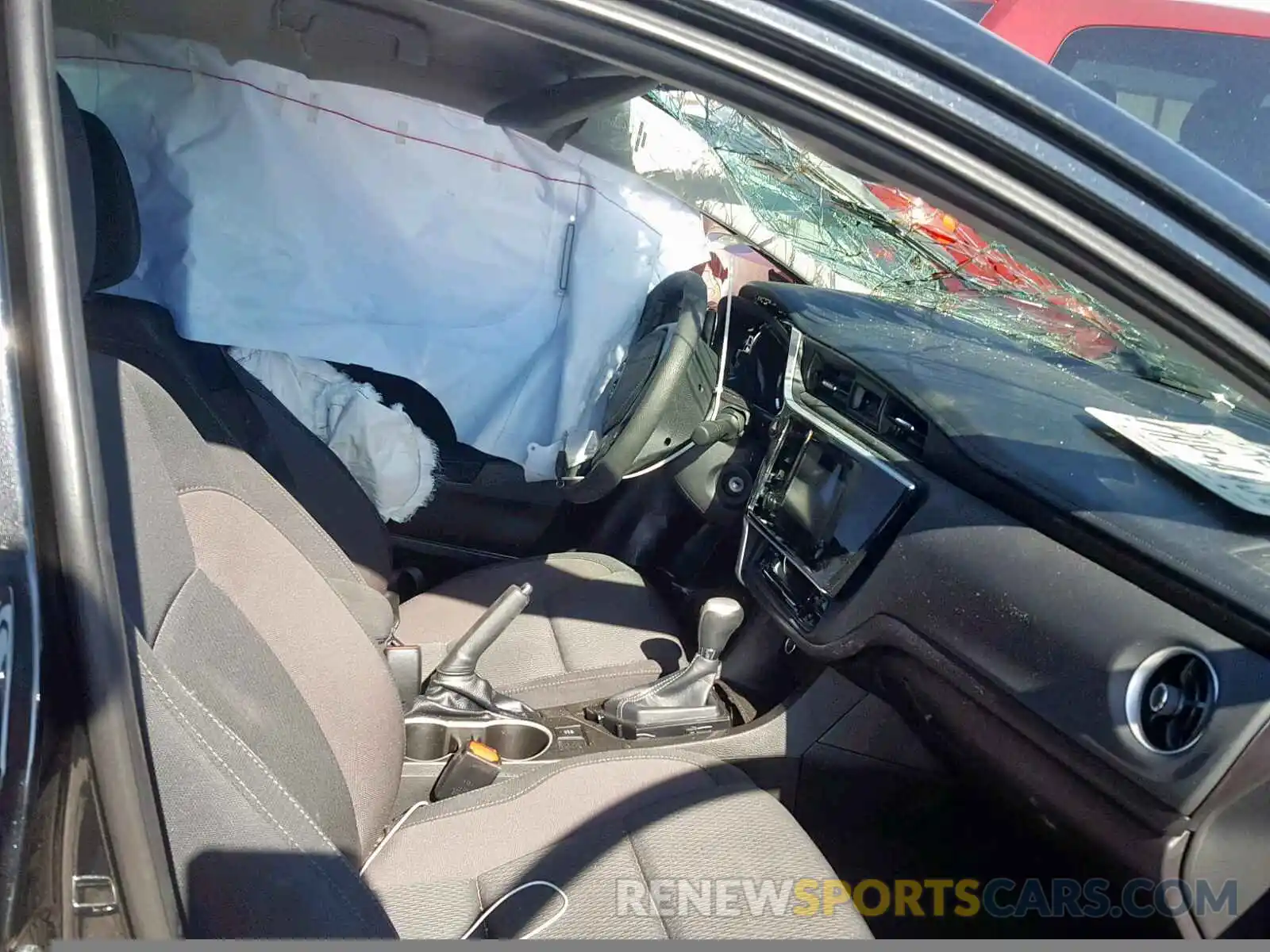 5 Photograph of a damaged car 5YFBVRHL6KP887257 TOYOTA COROLLA 2019