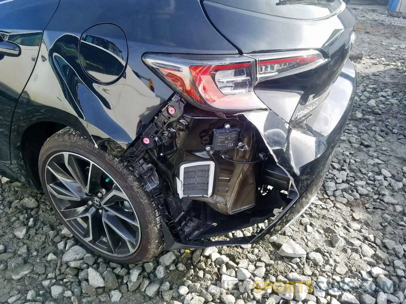 9 Photograph of a damaged car JTNK4RBE1K3055516 TOYOTA COROLLA 2019