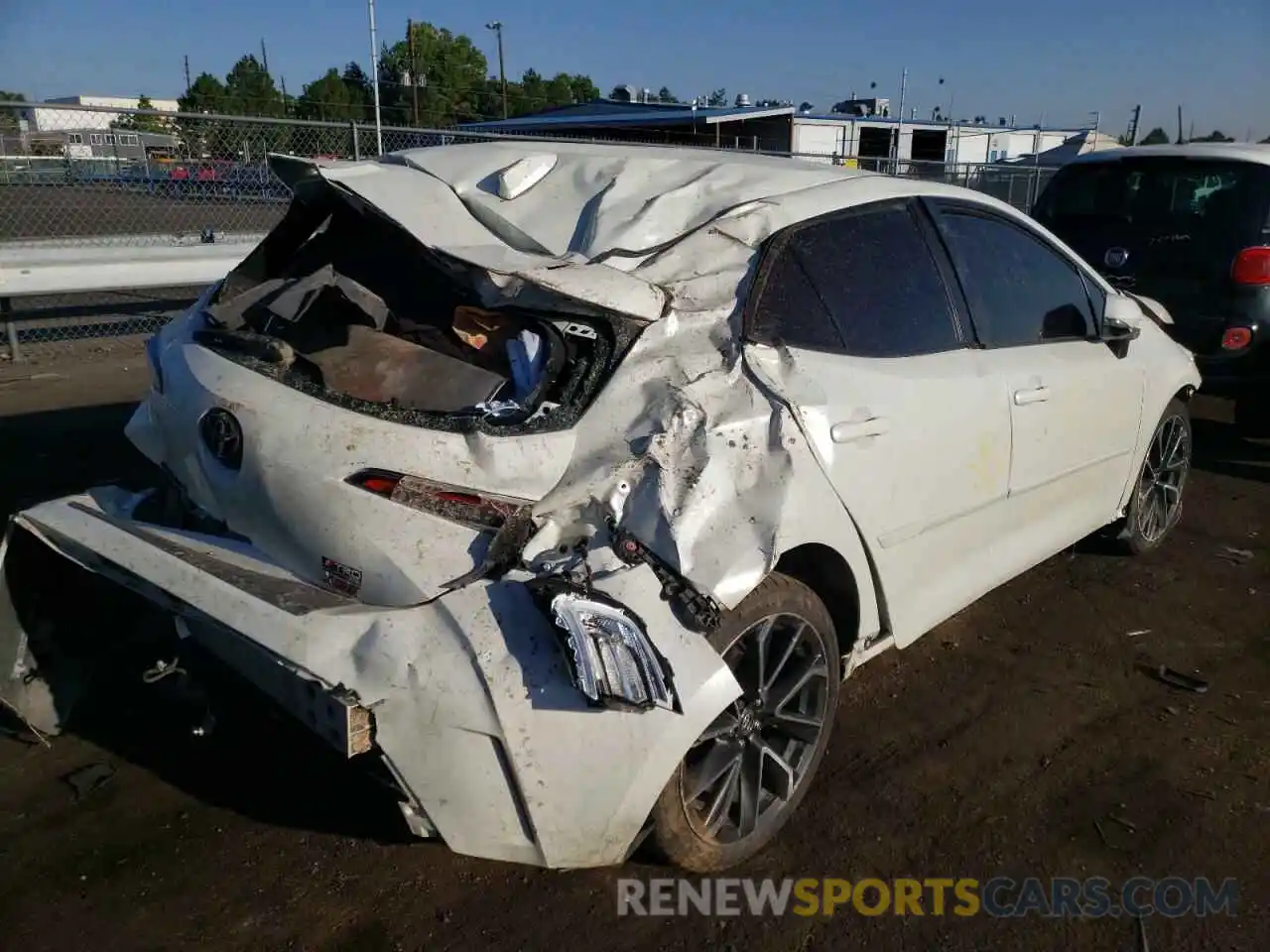 4 Photograph of a damaged car JTNK4RBE5K3005427 TOYOTA COROLLA 2019