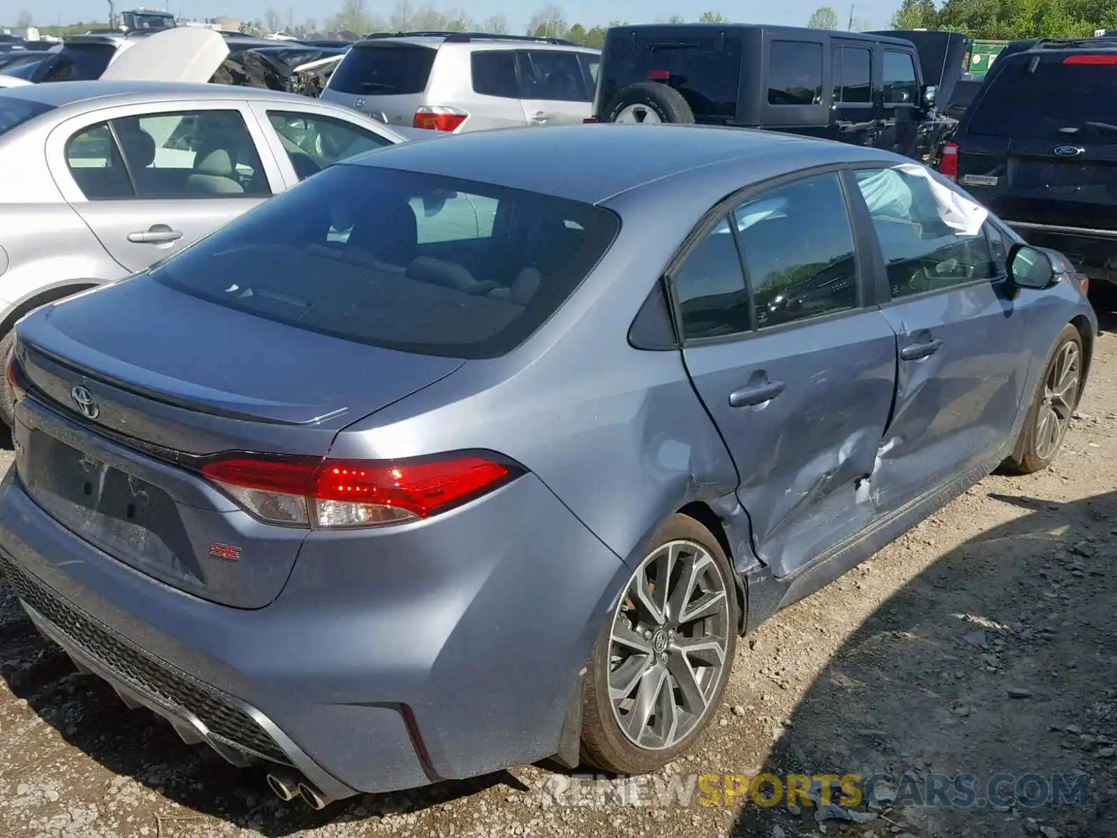 4 Photograph of a damaged car 5YFB4RBE0LP001931 TOYOTA COROLLA 2020