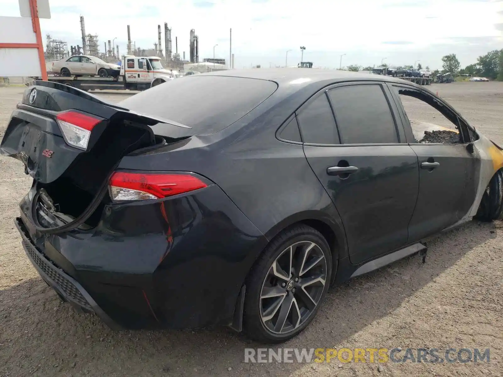 4 Photograph of a damaged car 5YFB4RBE0LP005459 TOYOTA COROLLA 2020