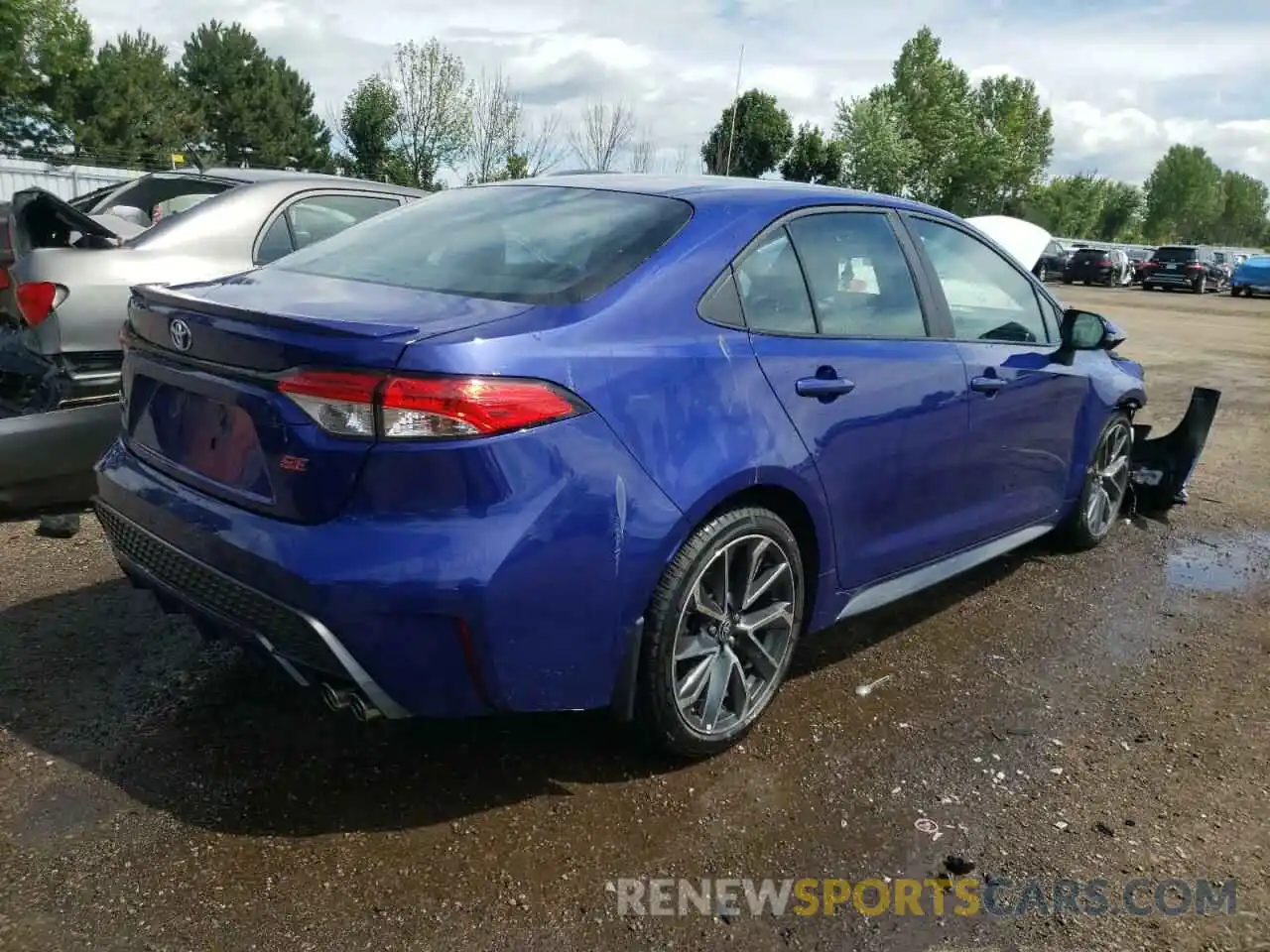 4 Photograph of a damaged car 5YFB4RBE1LP010878 TOYOTA COROLLA 2020