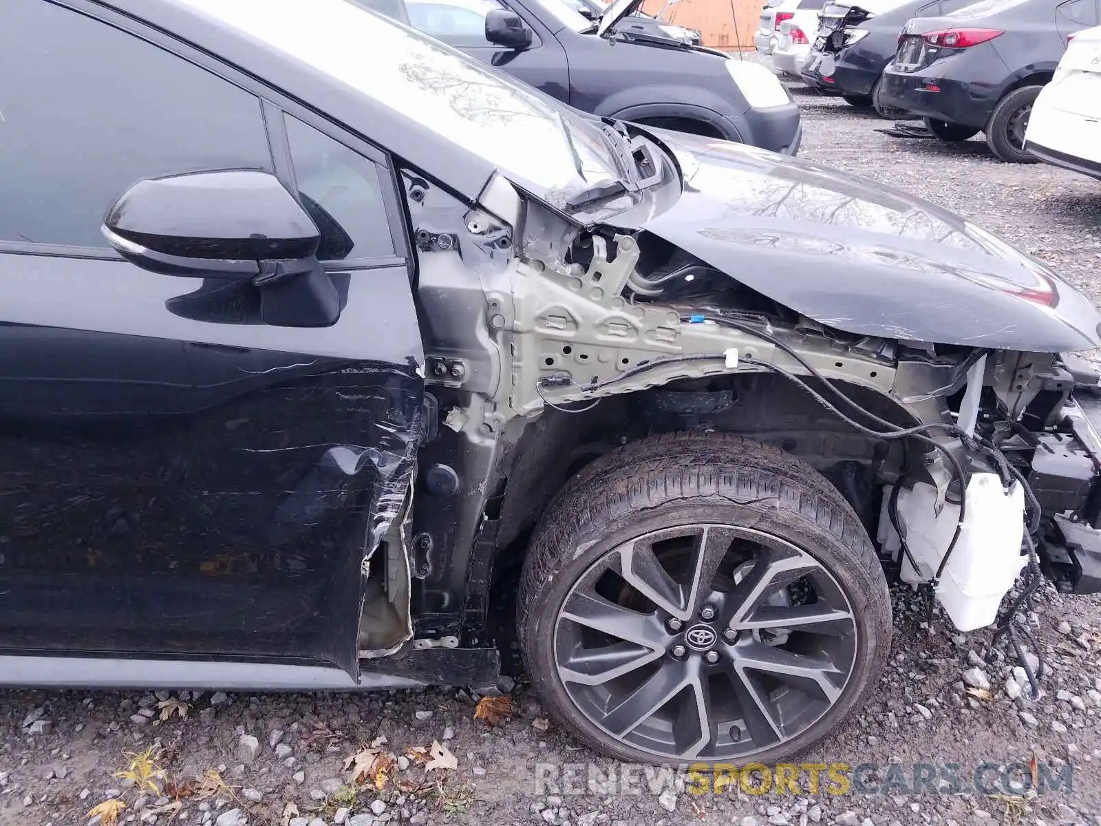 9 Photograph of a damaged car 5YFB4RBE2LP007987 TOYOTA COROLLA 2020