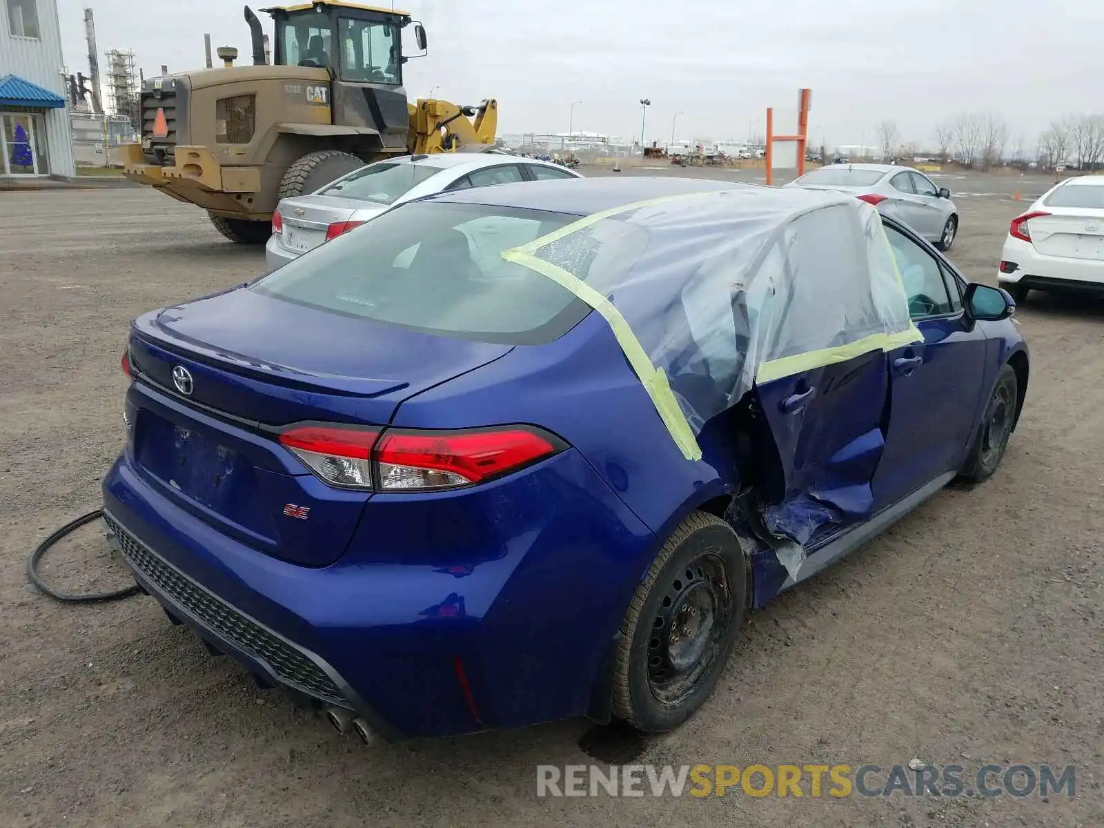 4 Photograph of a damaged car 5YFB4RBE3LP009358 TOYOTA COROLLA 2020