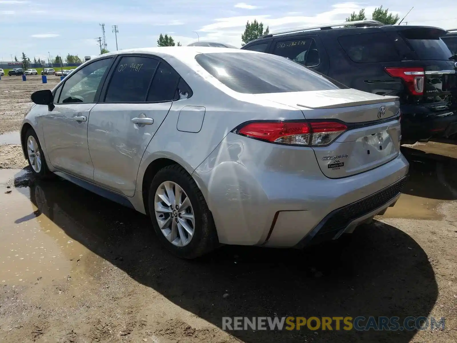 3 Photograph of a damaged car 5YFB4RBE3LP016388 TOYOTA COROLLA 2020