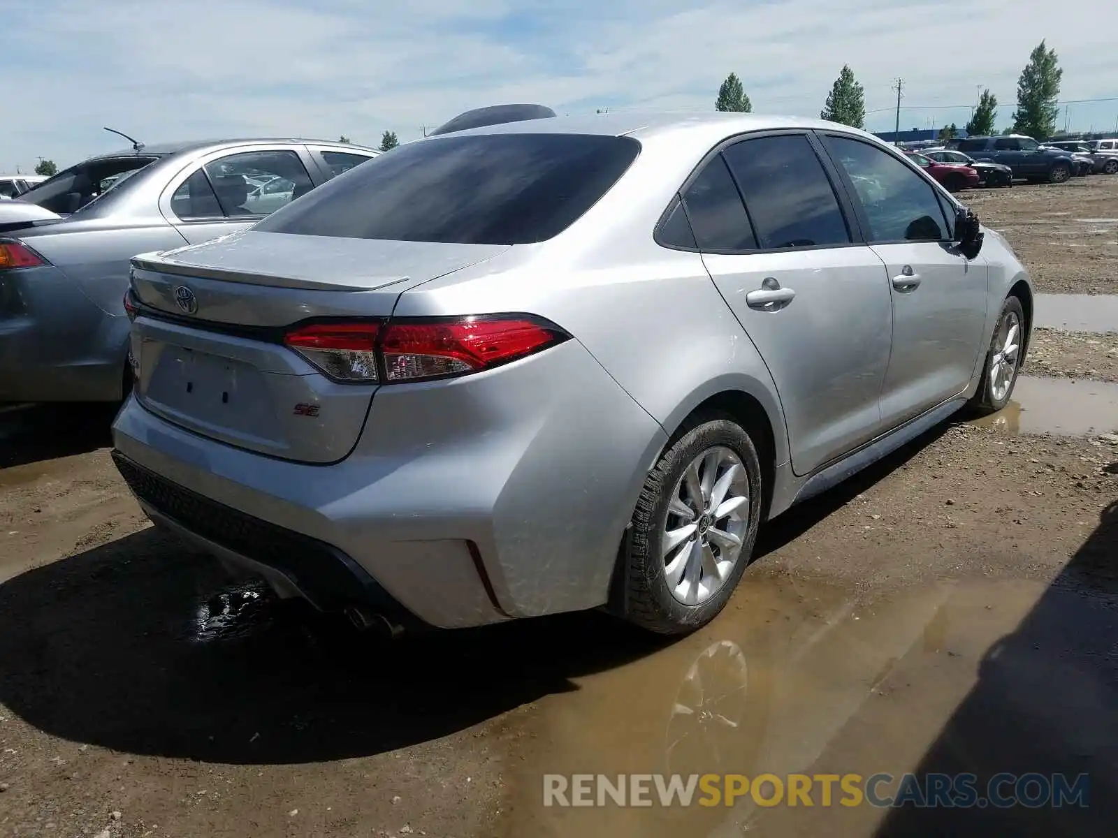 4 Photograph of a damaged car 5YFB4RBE3LP016388 TOYOTA COROLLA 2020