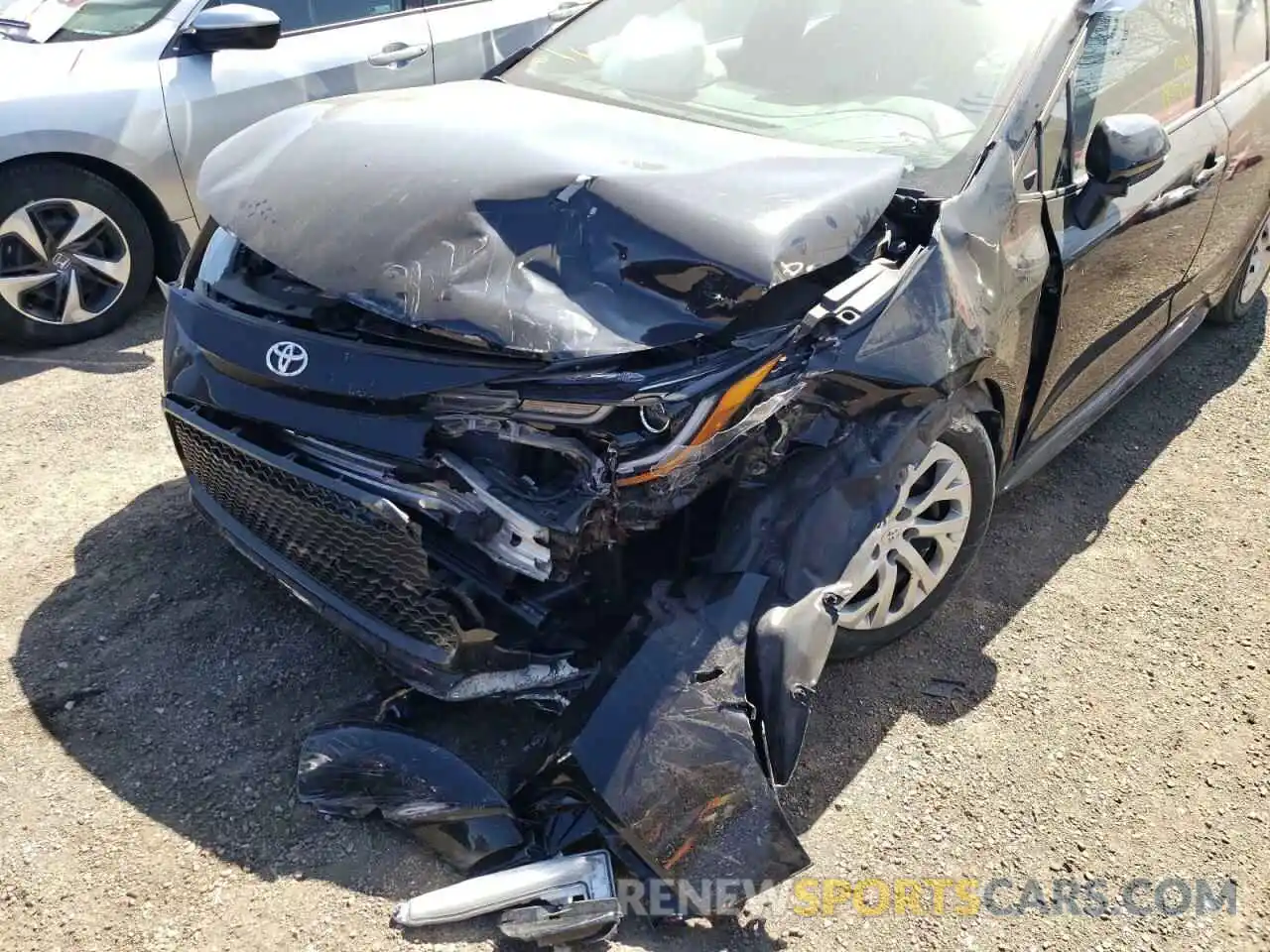 9 Photograph of a damaged car 5YFB4RBE4LP016805 TOYOTA COROLLA 2020