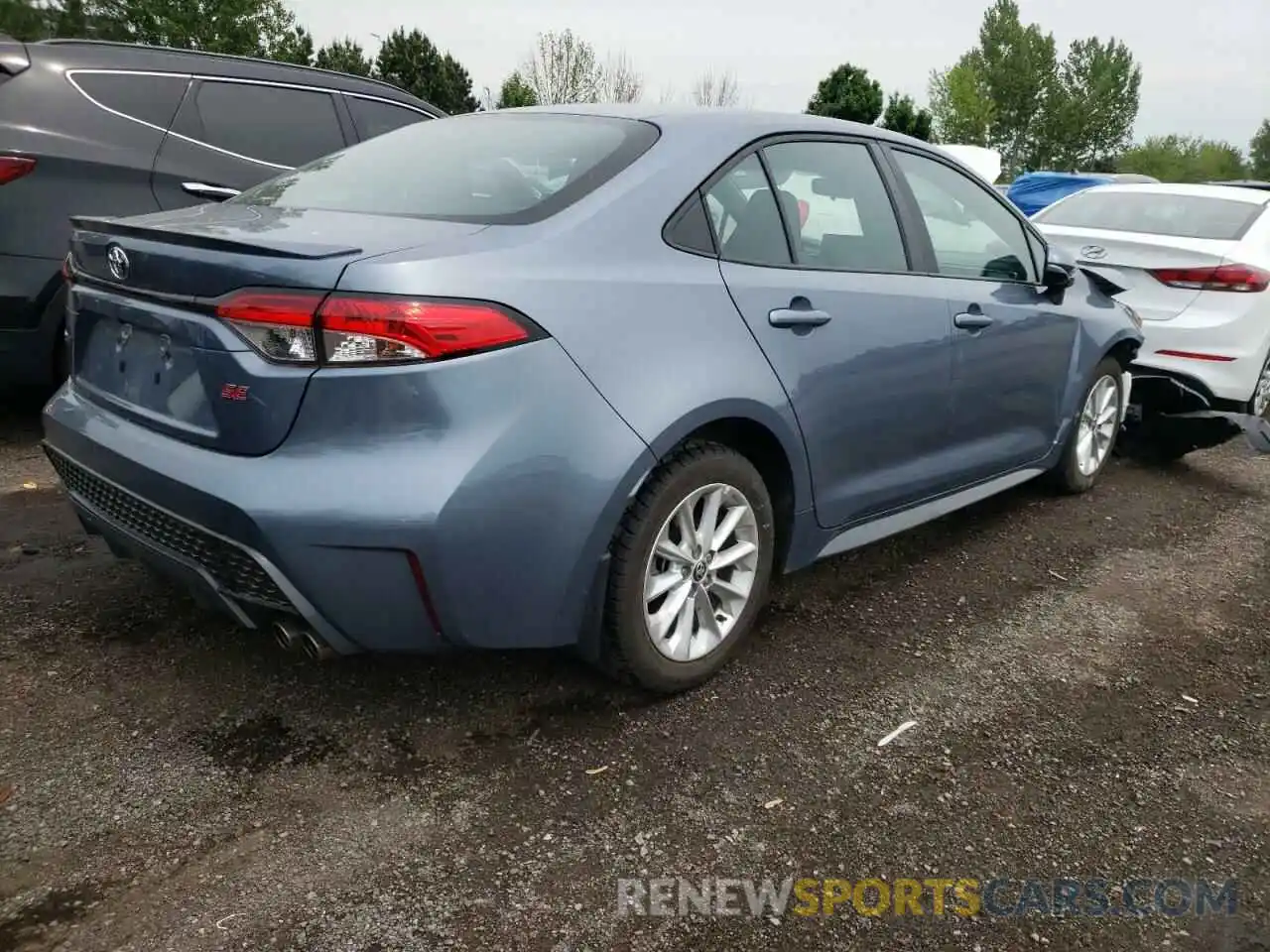 4 Photograph of a damaged car 5YFB4RBE4LP053742 TOYOTA COROLLA 2020