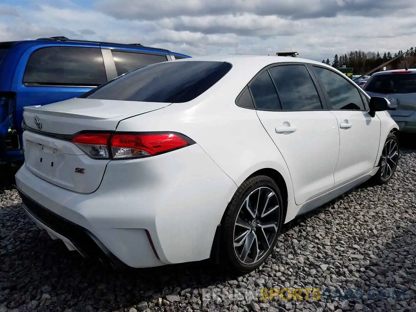 4 Photograph of a damaged car 5YFB4RBE5LP007434 TOYOTA COROLLA 2020