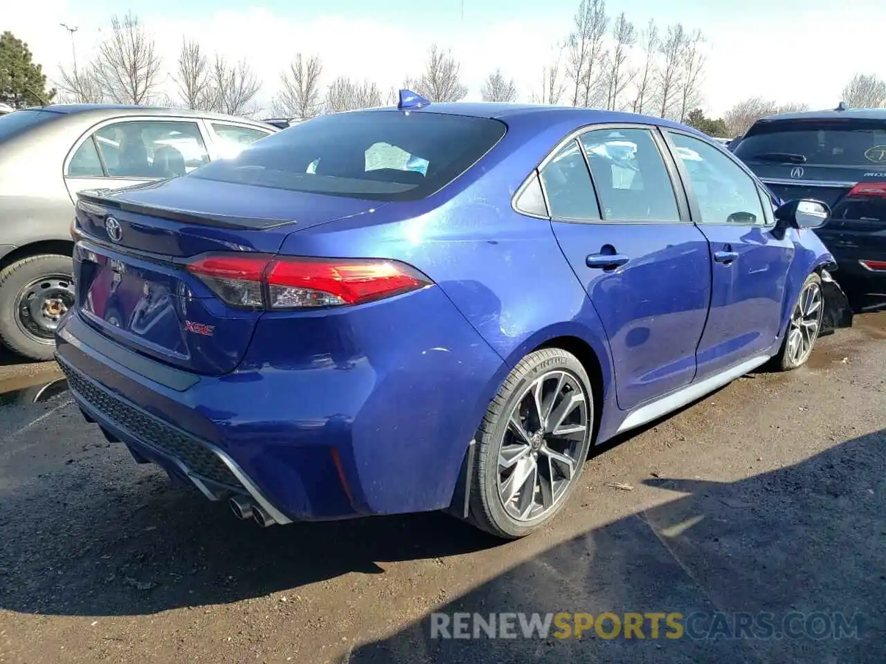 4 Photograph of a damaged car 5YFB4RBE9LP003175 TOYOTA COROLLA 2020