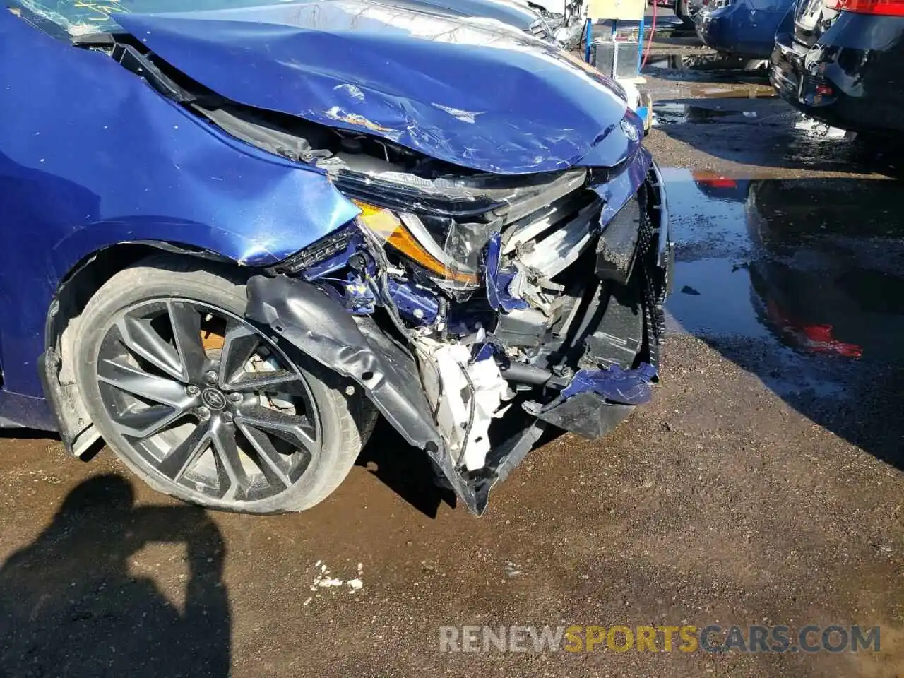 9 Photograph of a damaged car 5YFB4RBE9LP003175 TOYOTA COROLLA 2020