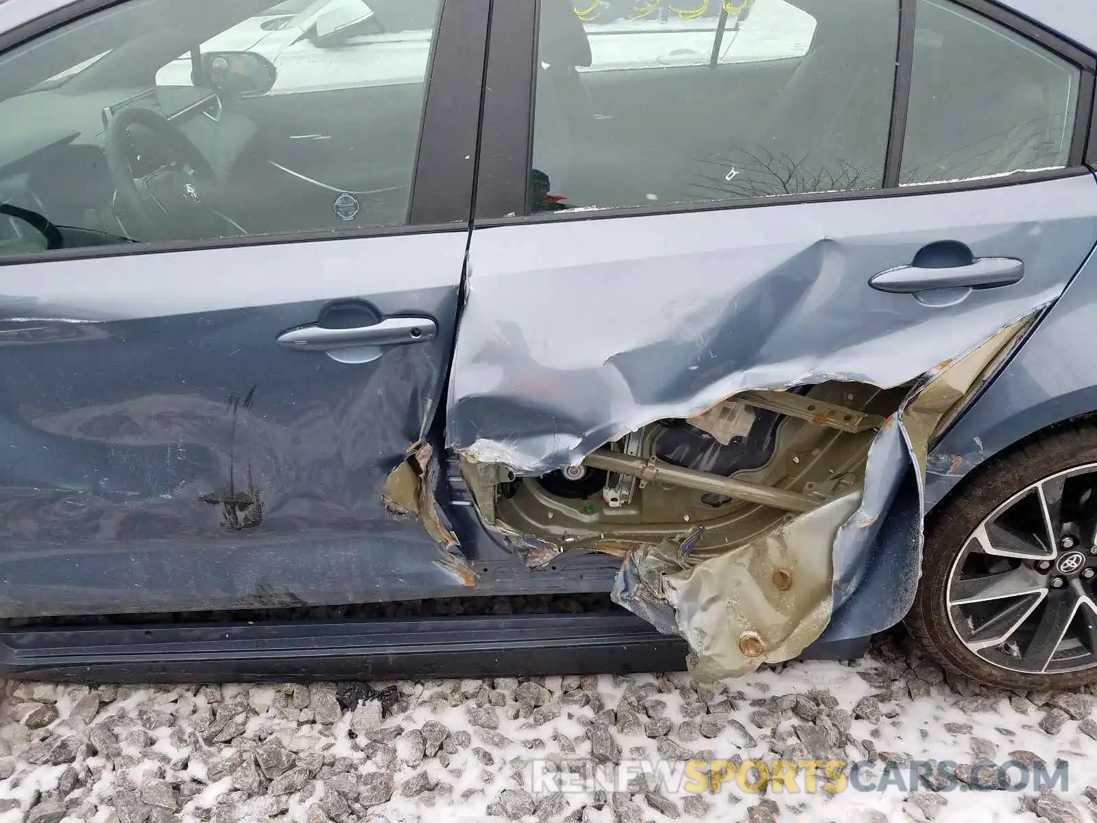 9 Photograph of a damaged car 5YFB4RBE9LP010420 TOYOTA COROLLA 2020