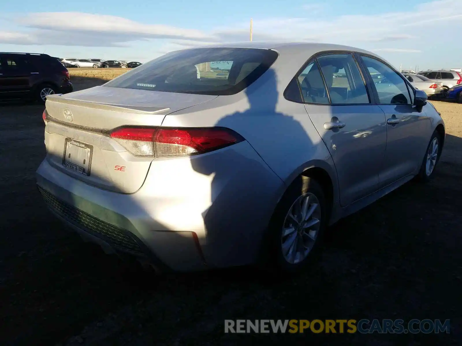 4 Photograph of a damaged car 5YFB4RBEXLP010779 TOYOTA COROLLA 2020