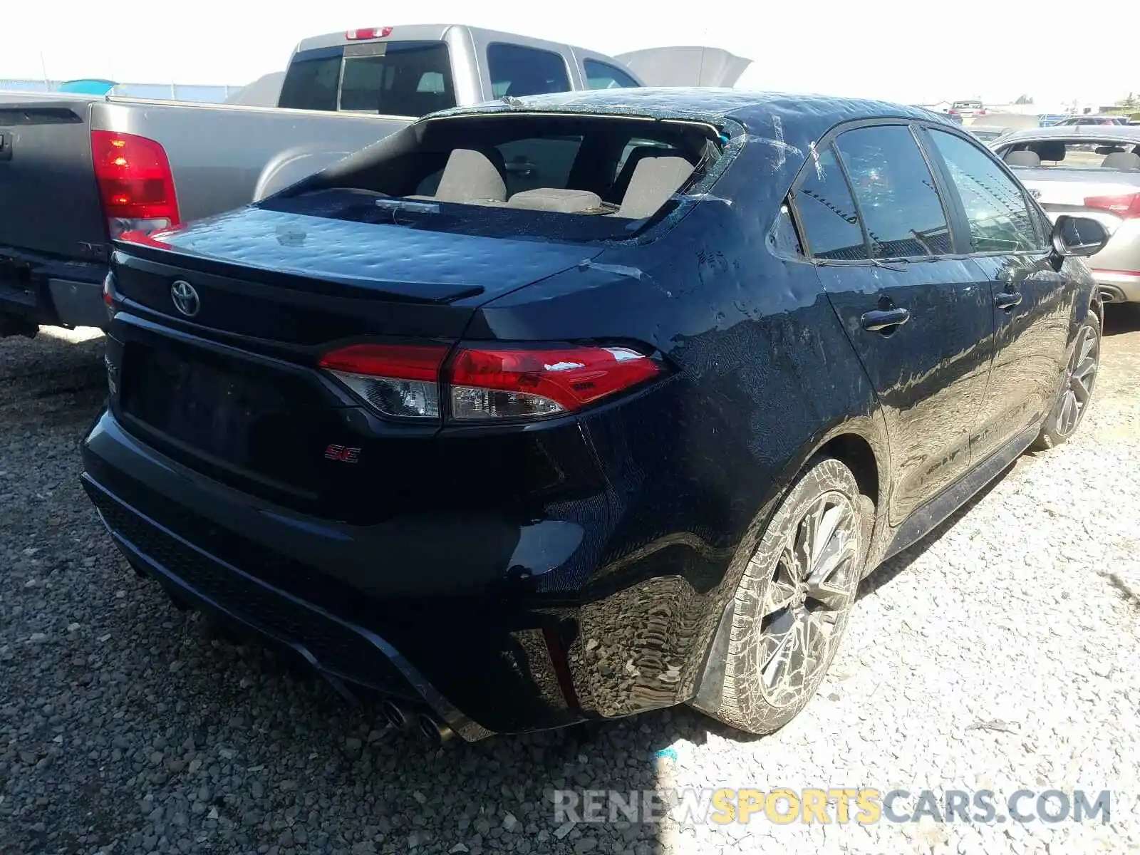 4 Photograph of a damaged car 5YFB4RBEXLP019028 TOYOTA COROLLA 2020