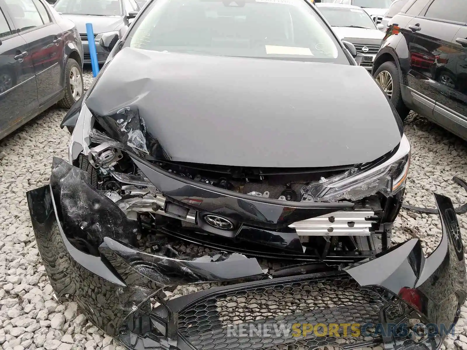 9 Photograph of a damaged car 5YFBPRBE0LP045452 TOYOTA COROLLA 2020