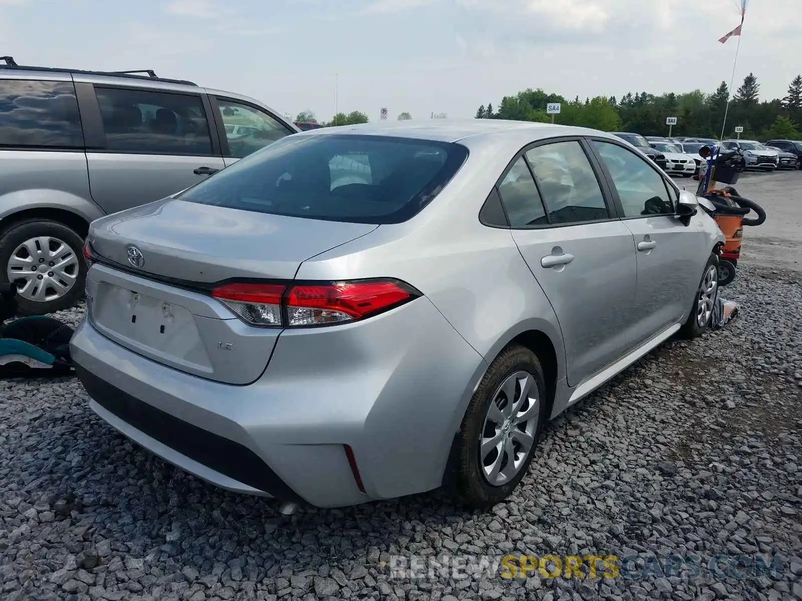 4 Photograph of a damaged car 5YFBPRBE0LP063062 TOYOTA COROLLA 2020