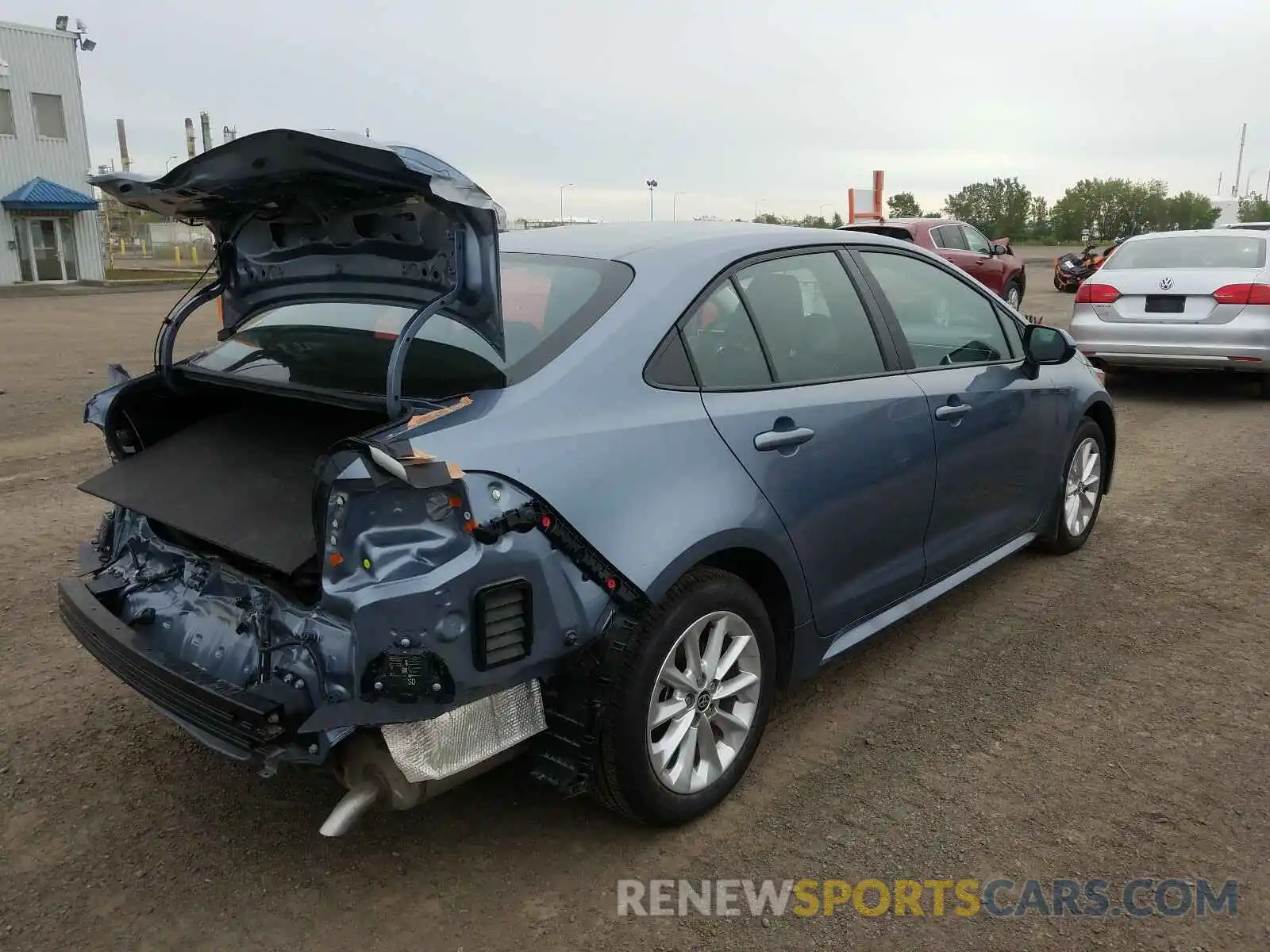 4 Photograph of a damaged car 5YFBPRBE2LP075732 TOYOTA COROLLA 2020