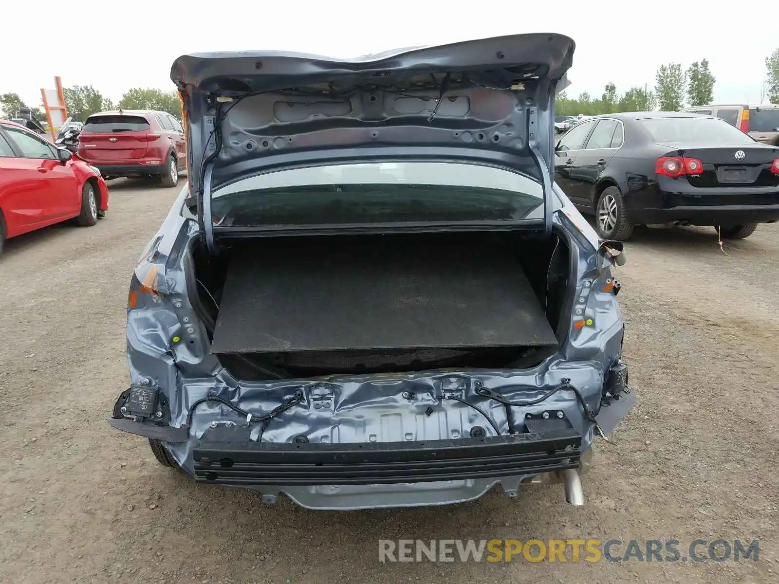 9 Photograph of a damaged car 5YFBPRBE2LP075732 TOYOTA COROLLA 2020