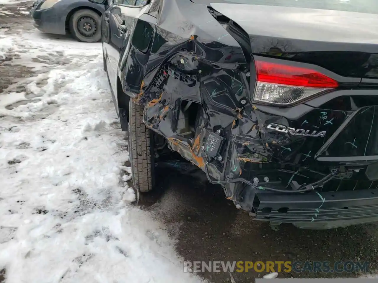 9 Photograph of a damaged car 5YFBPRBE2LP126436 TOYOTA COROLLA 2020