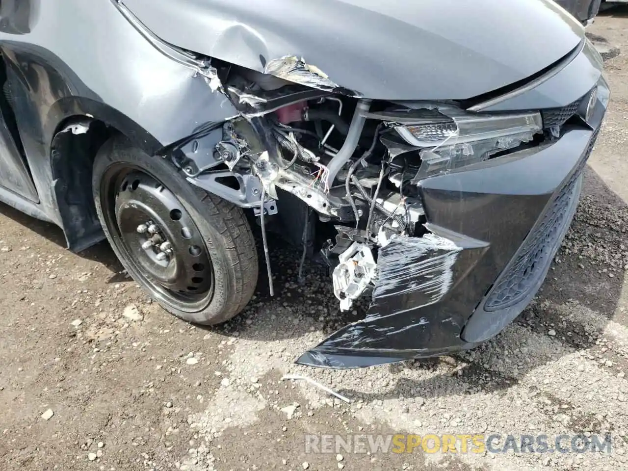 9 Photograph of a damaged car 5YFBPRBE3LP003258 TOYOTA COROLLA 2020