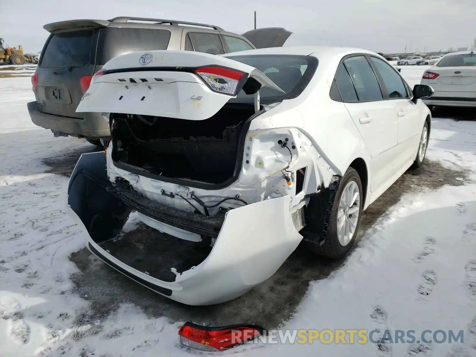 4 Photograph of a damaged car 5YFBPRBE3LP108625 TOYOTA COROLLA 2020