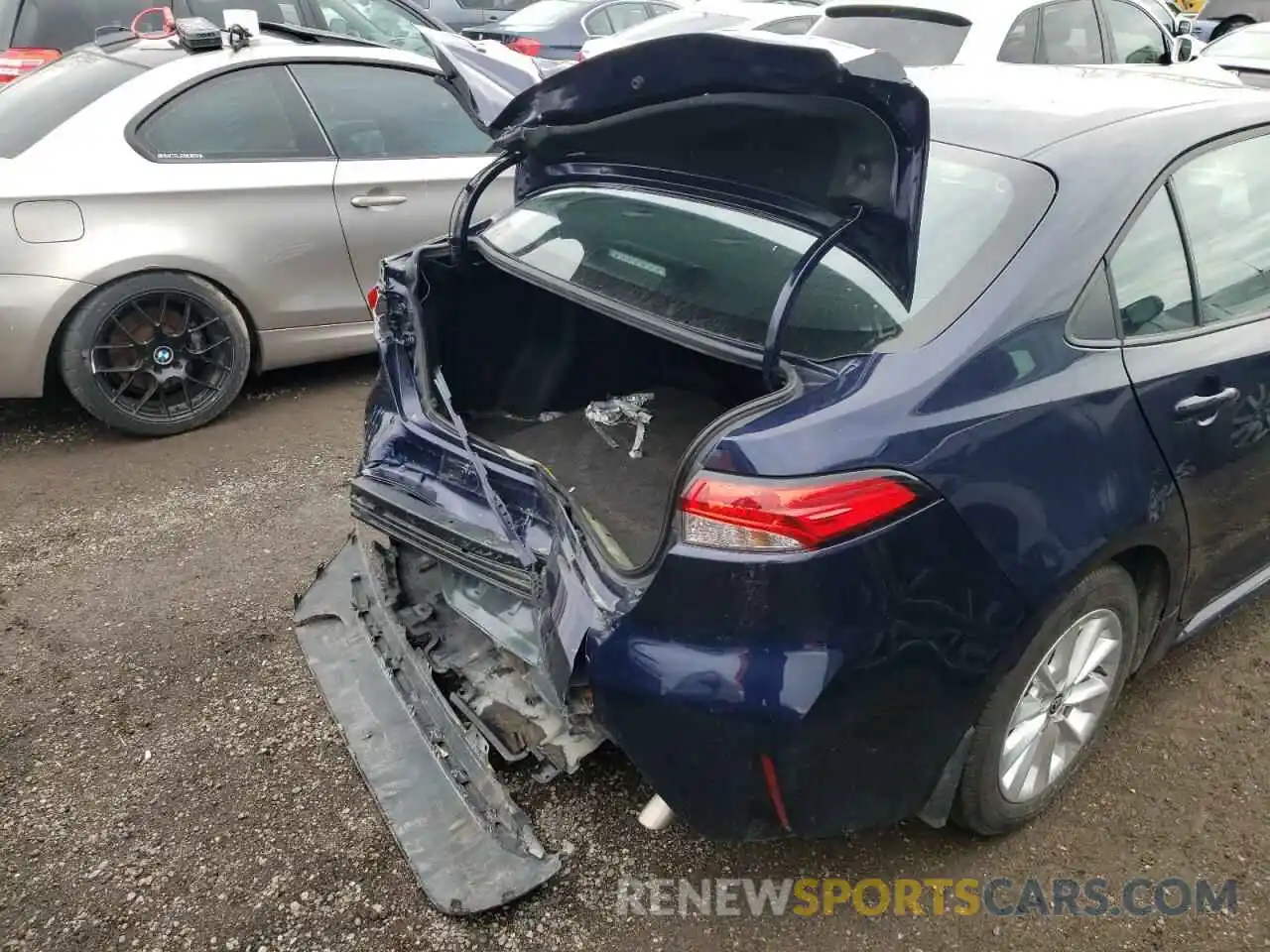 9 Photograph of a damaged car 5YFBPRBE3LP118295 TOYOTA COROLLA 2020