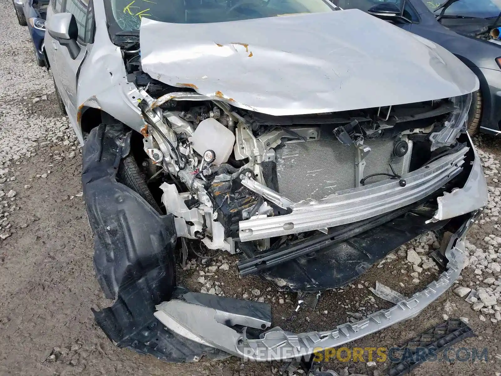 9 Photograph of a damaged car 5YFBPRBE5LP026072 TOYOTA COROLLA 2020