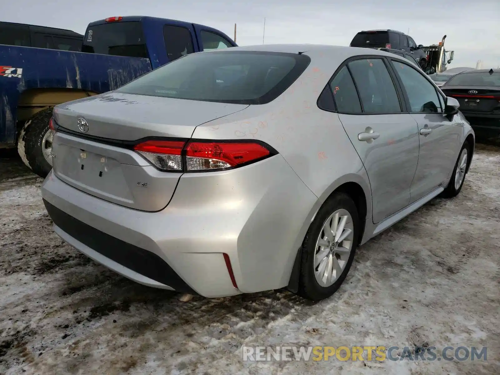 4 Photograph of a damaged car 5YFBPRBE5LP029389 TOYOTA COROLLA 2020