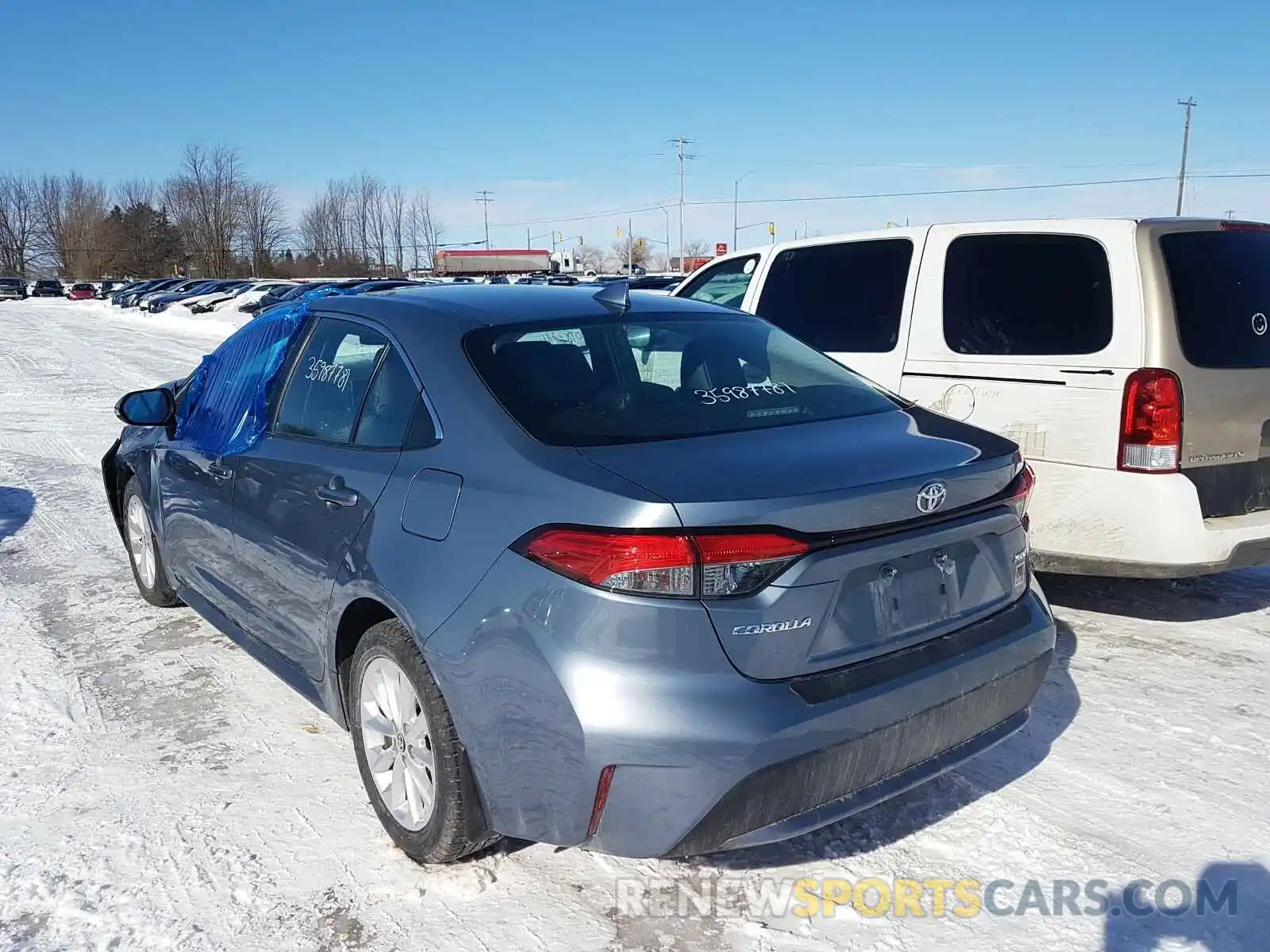 3 Photograph of a damaged car 5YFBPRBE6LP007451 TOYOTA COROLLA 2020