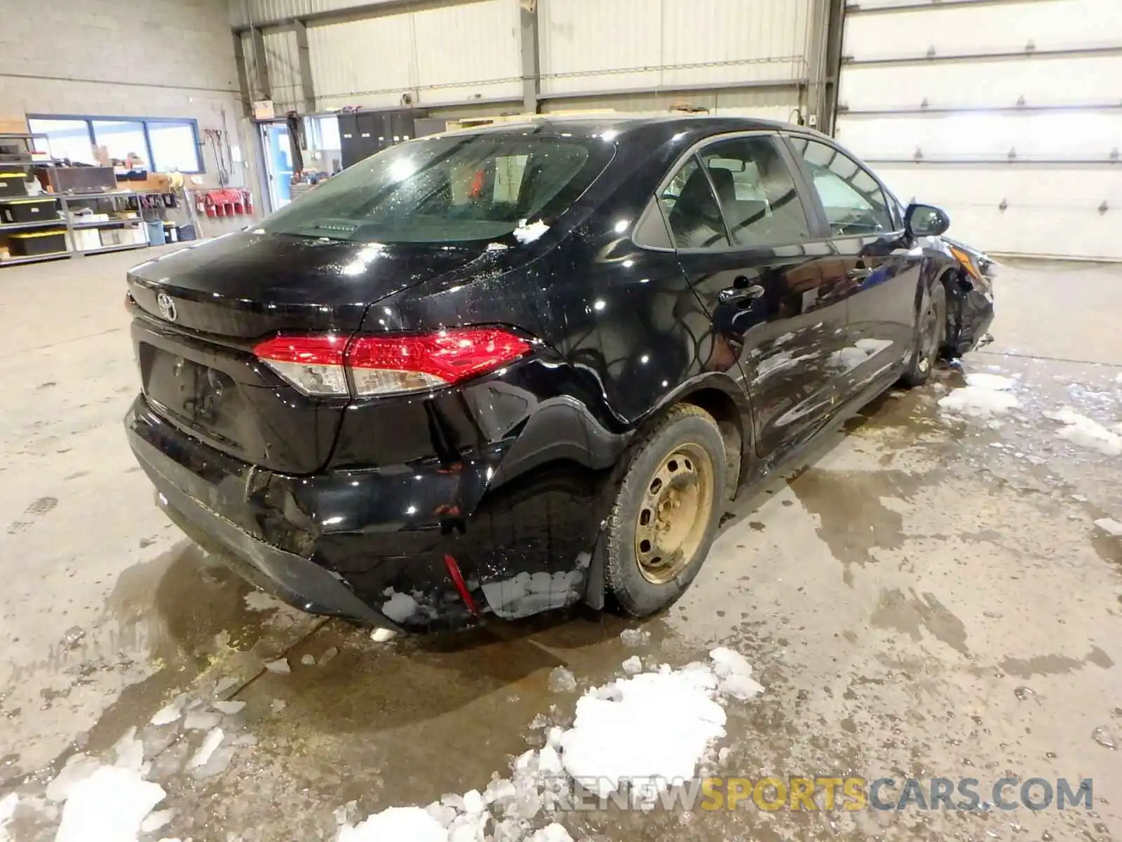 4 Photograph of a damaged car 5YFBPRBE7LP030446 TOYOTA COROLLA 2020