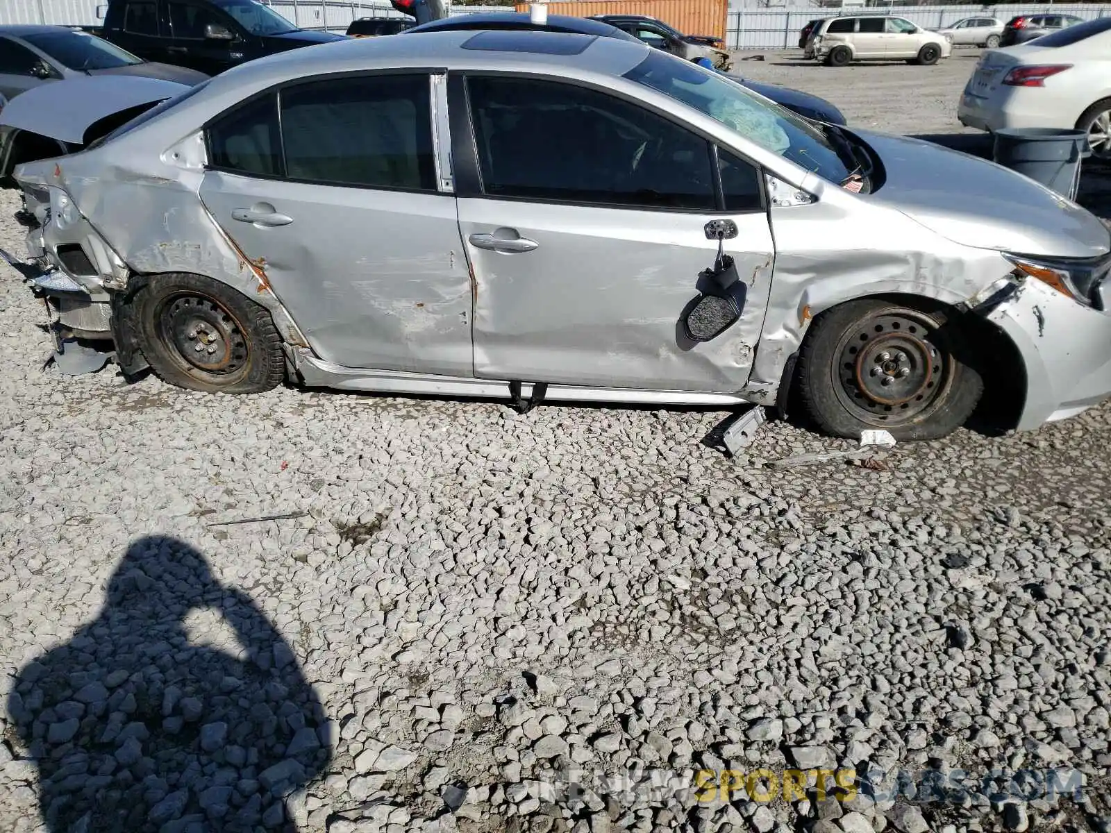9 Photograph of a damaged car 5YFBPRBE7LP036053 TOYOTA COROLLA 2020
