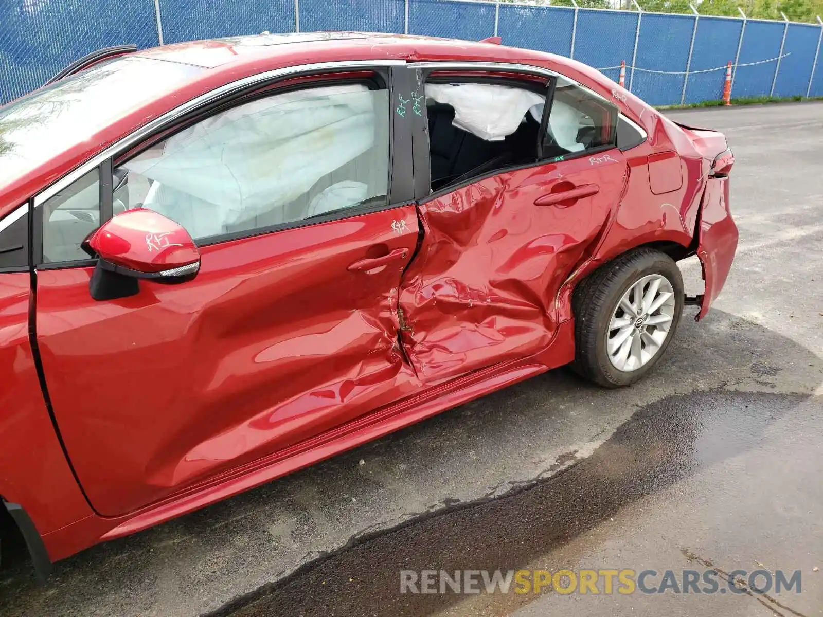 9 Photograph of a damaged car 5YFBPRBE8LP034876 TOYOTA COROLLA 2020