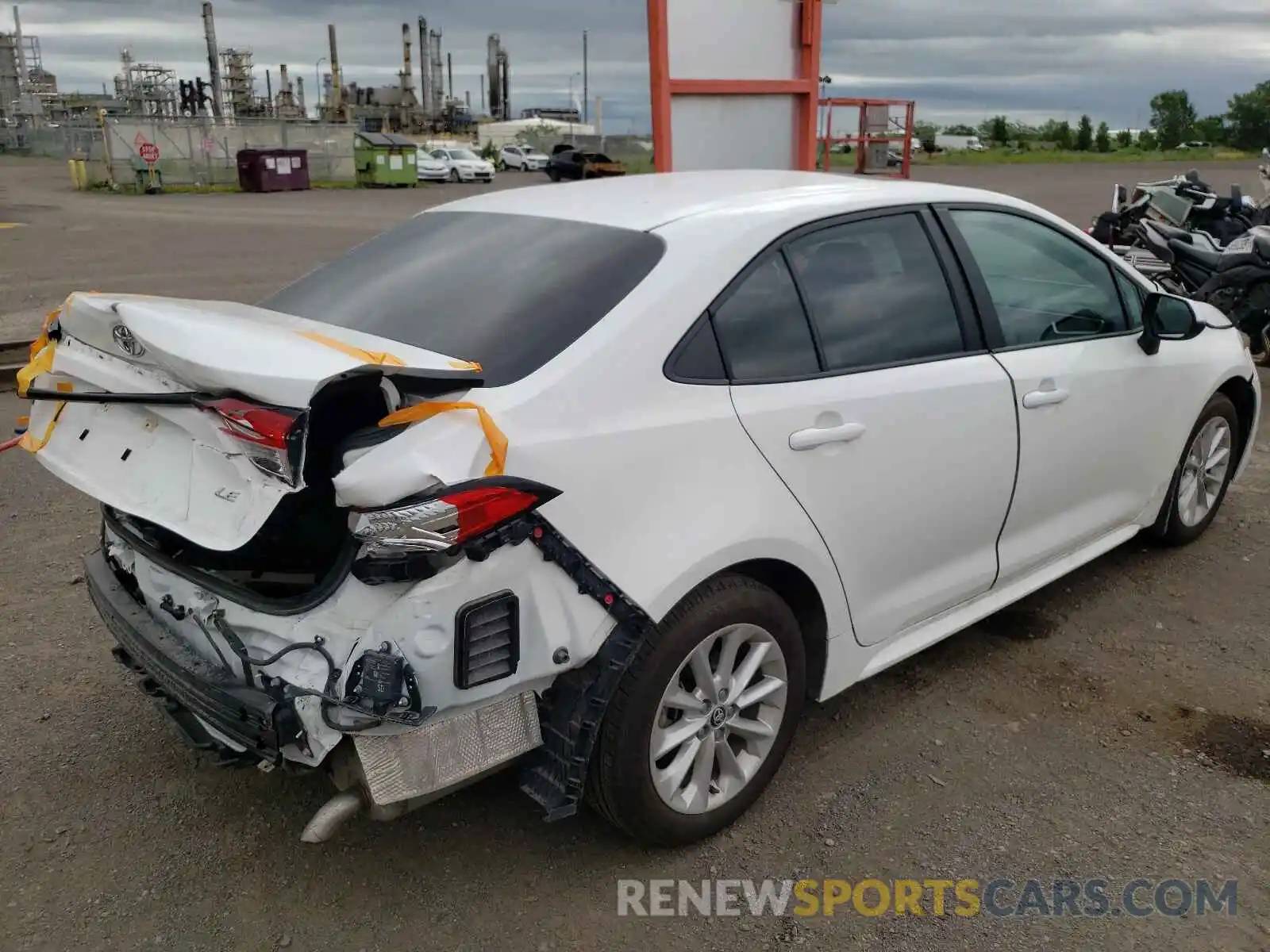 4 Photograph of a damaged car 5YFBPRBEXLP096053 TOYOTA COROLLA 2020