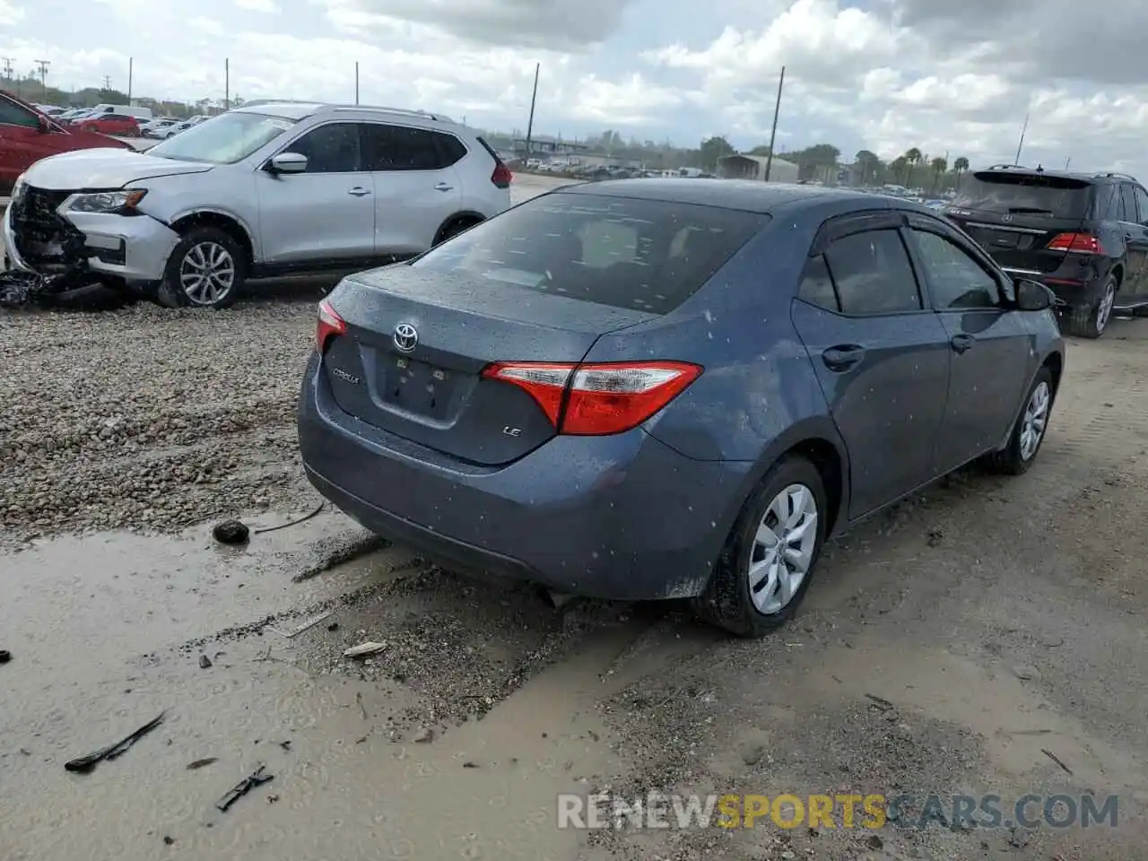 4 Photograph of a damaged car 5YFBURHE3EP130238 TOYOTA COROLLA 2020