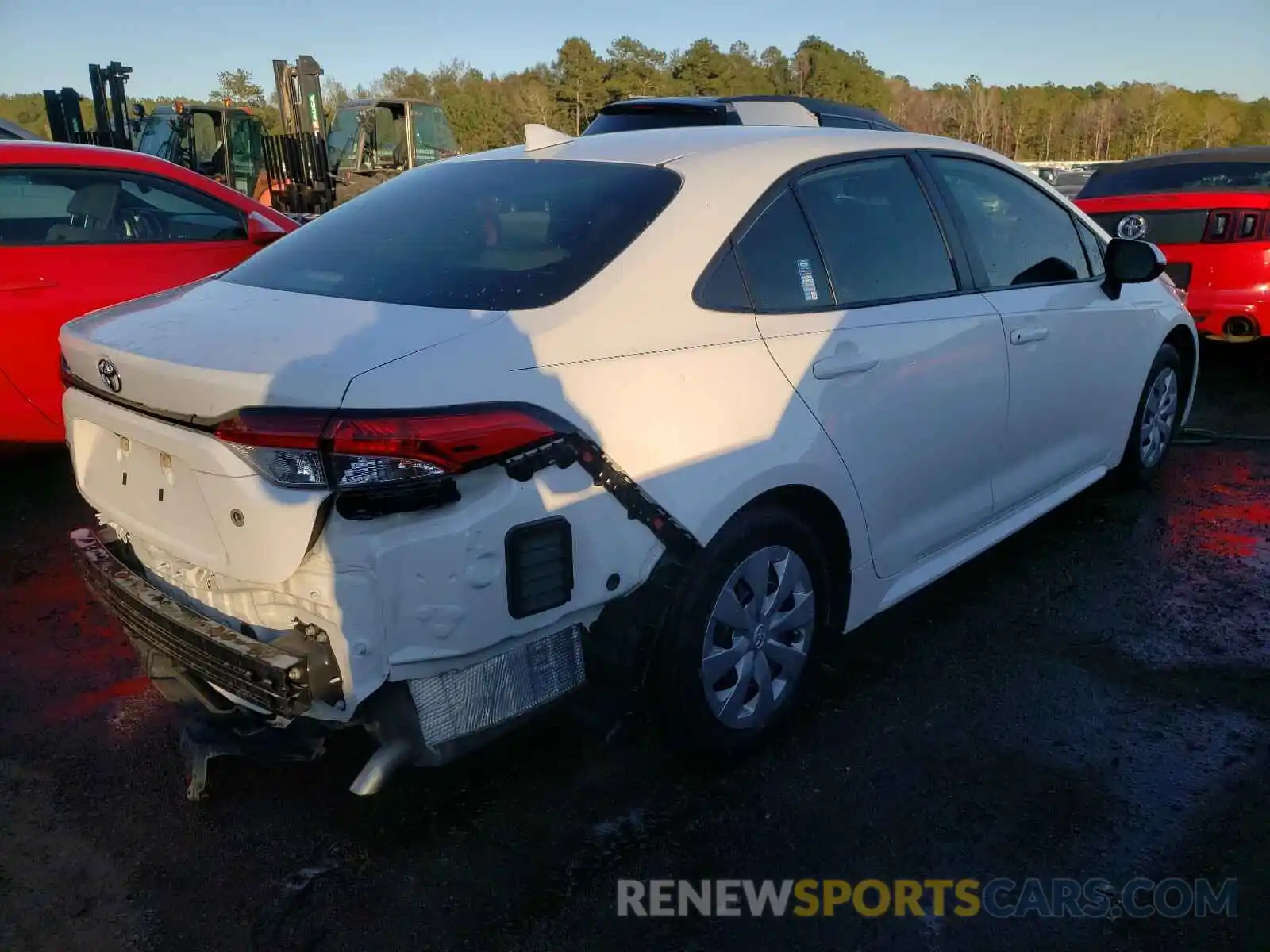 4 Photograph of a damaged car 5YFDPRAE0LP051407 TOYOTA COROLLA 2020