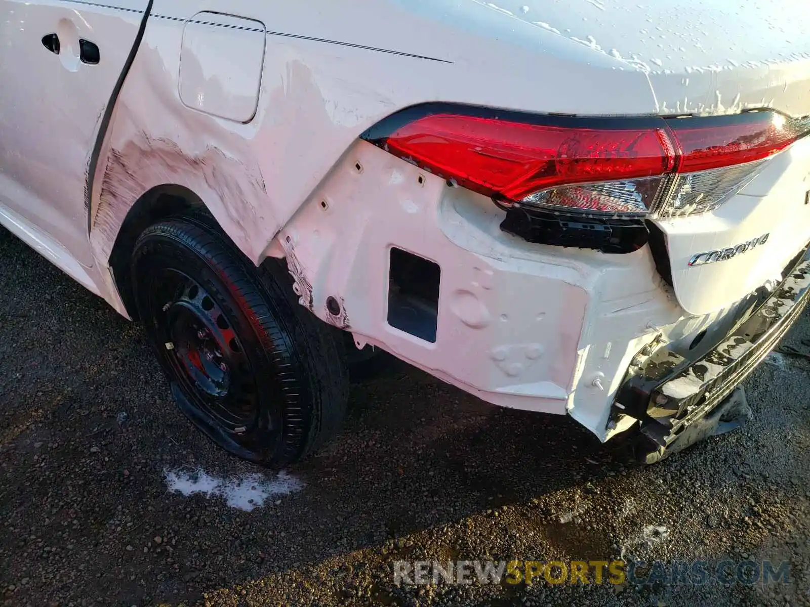 9 Photograph of a damaged car 5YFDPRAE0LP051407 TOYOTA COROLLA 2020