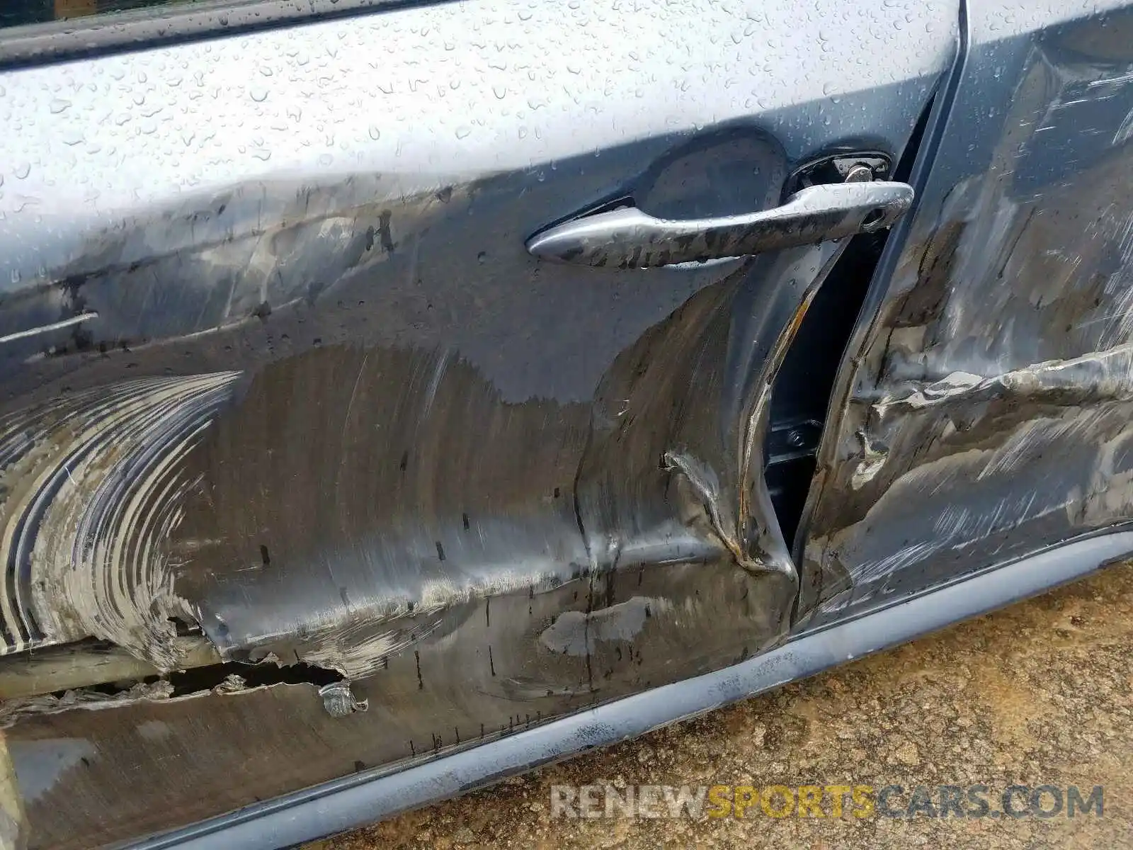 10 Photograph of a damaged car 5YFDPRAE0LP057918 TOYOTA COROLLA 2020