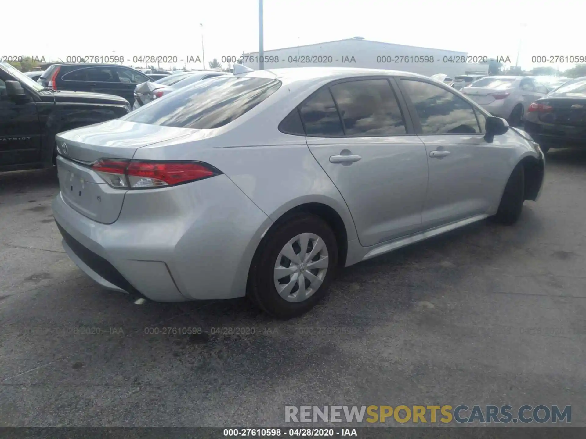 4 Photograph of a damaged car 5YFDPRAE0LP060656 TOYOTA COROLLA 2020