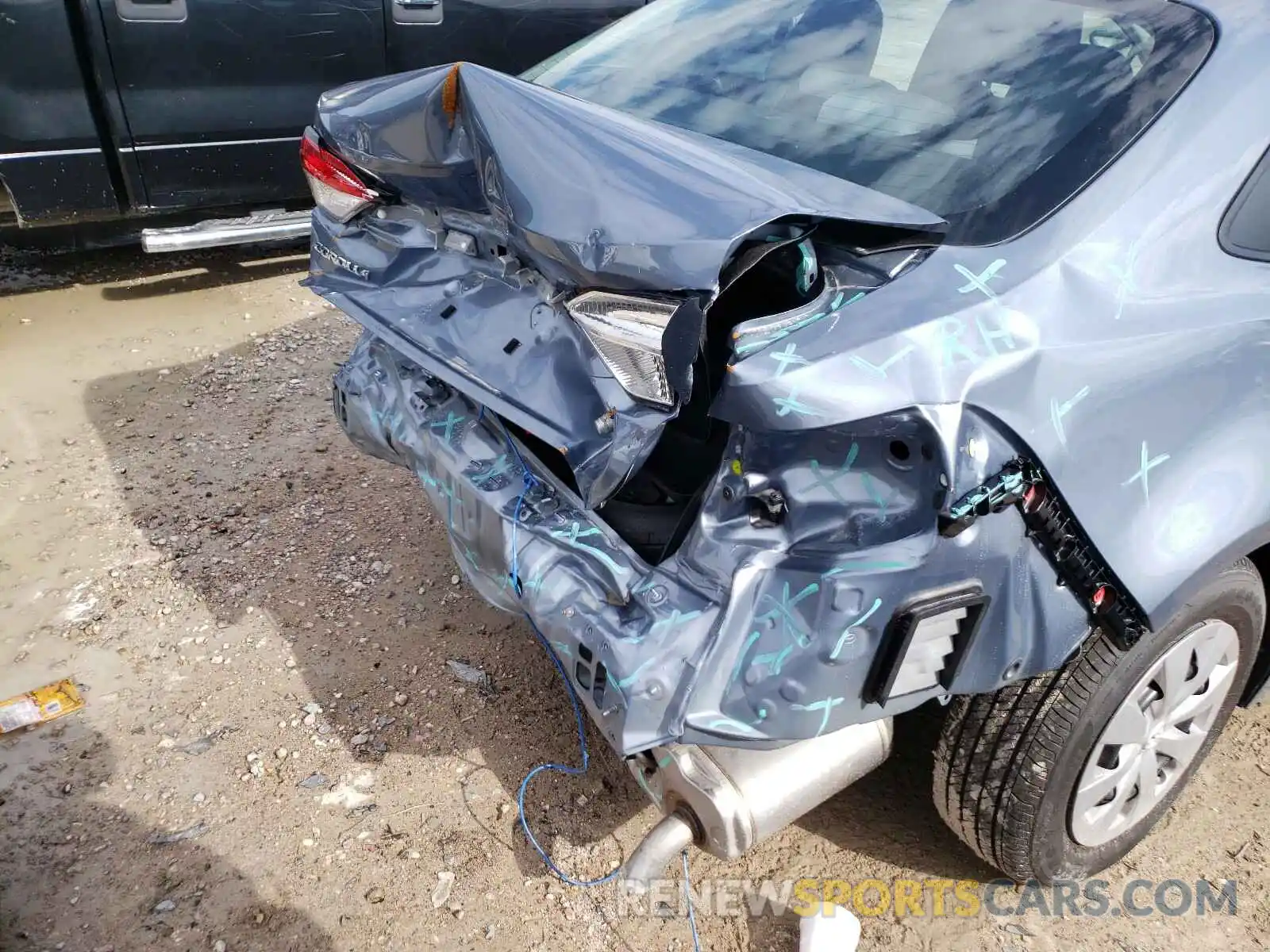 9 Photograph of a damaged car 5YFDPRAE0LP122413 TOYOTA COROLLA 2020