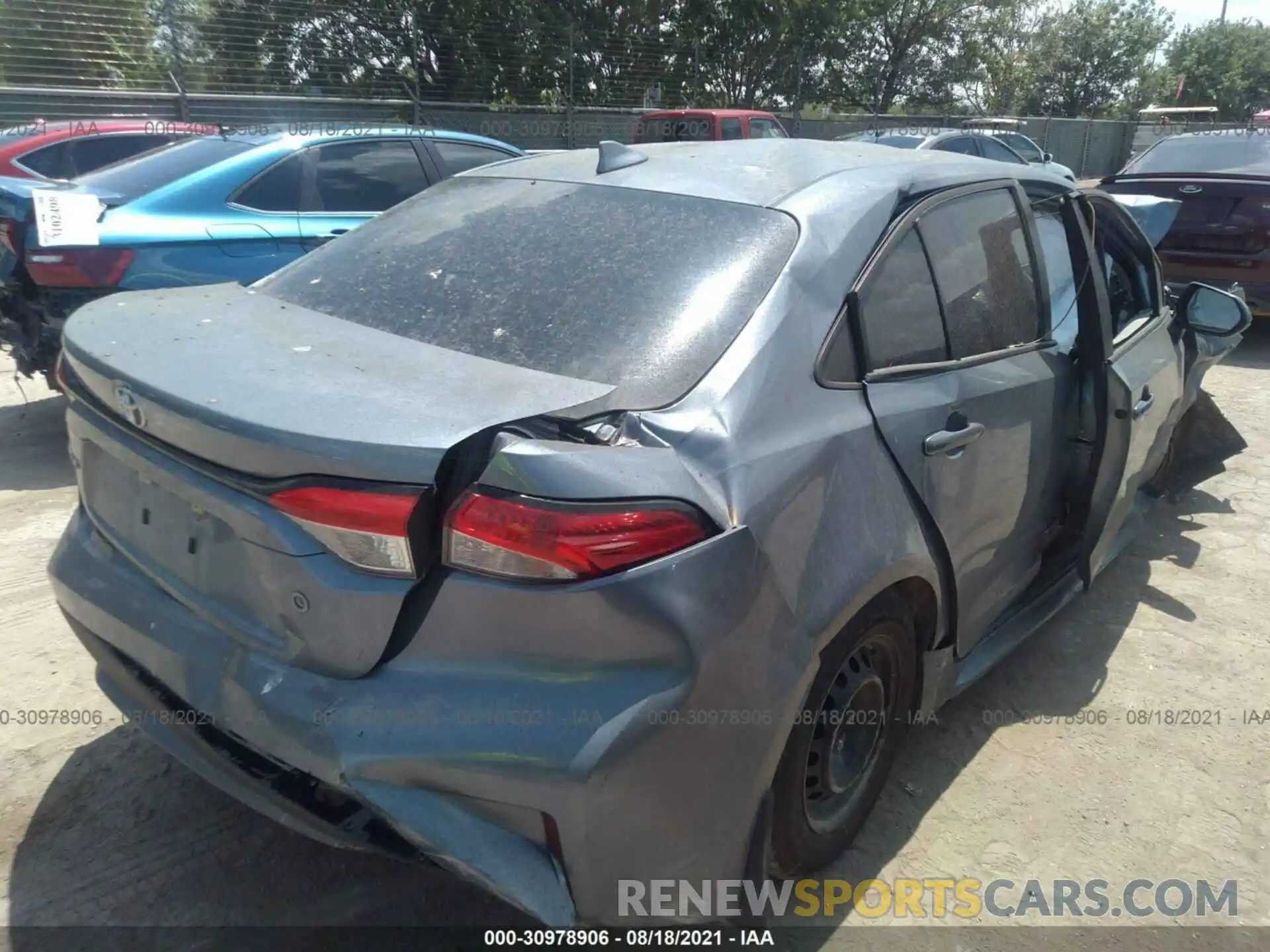 4 Photograph of a damaged car 5YFDPRAE1LP025172 TOYOTA COROLLA 2020