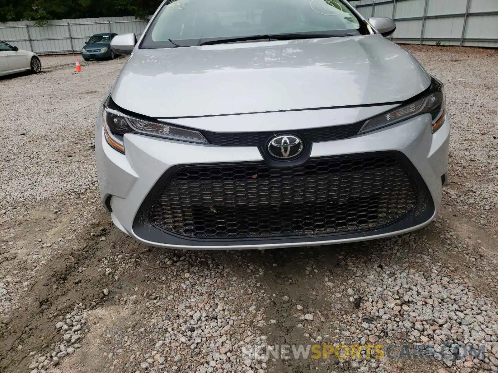 9 Photograph of a damaged car 5YFDPRAE1LP040335 TOYOTA COROLLA 2020