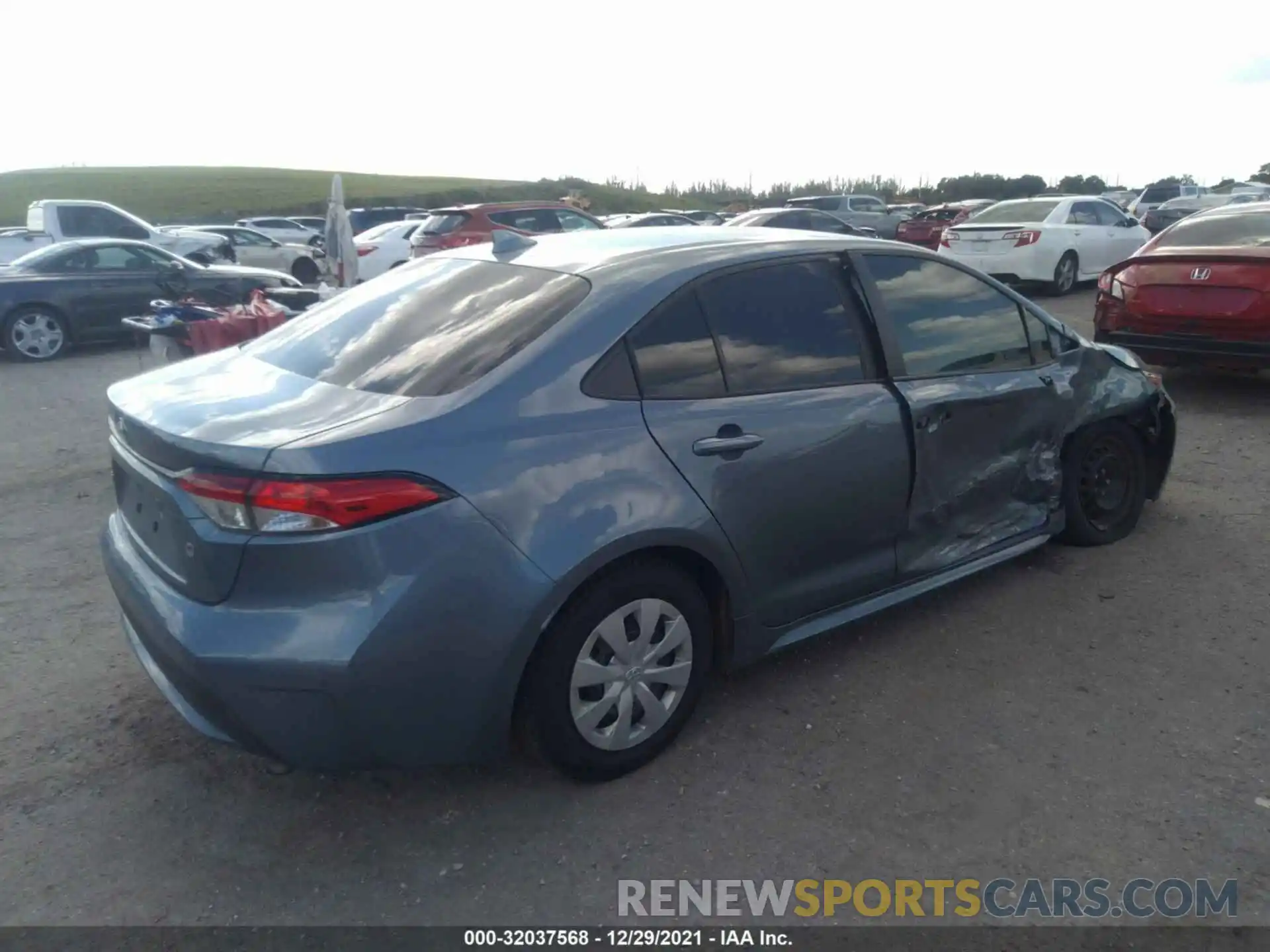 4 Photograph of a damaged car 5YFDPRAE1LP054204 TOYOTA COROLLA 2020