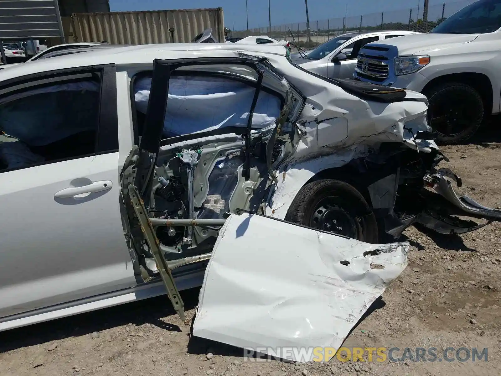 9 Photograph of a damaged car 5YFDPRAE1LP109735 TOYOTA COROLLA 2020