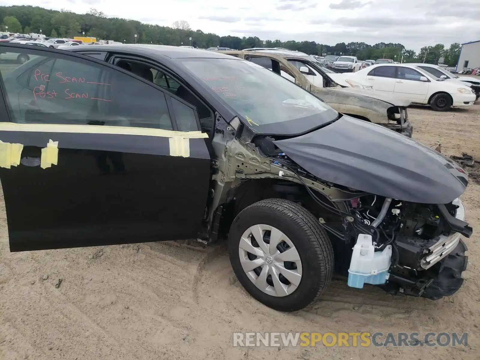 9 Photograph of a damaged car 5YFDPRAE1LP140046 TOYOTA COROLLA 2020