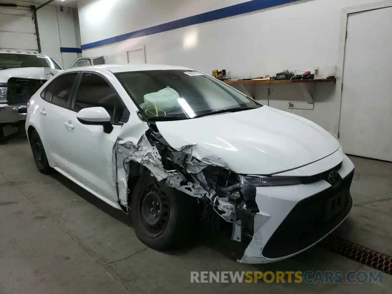 1 Photograph of a damaged car 5YFDPRAE2LP012690 TOYOTA COROLLA 2020